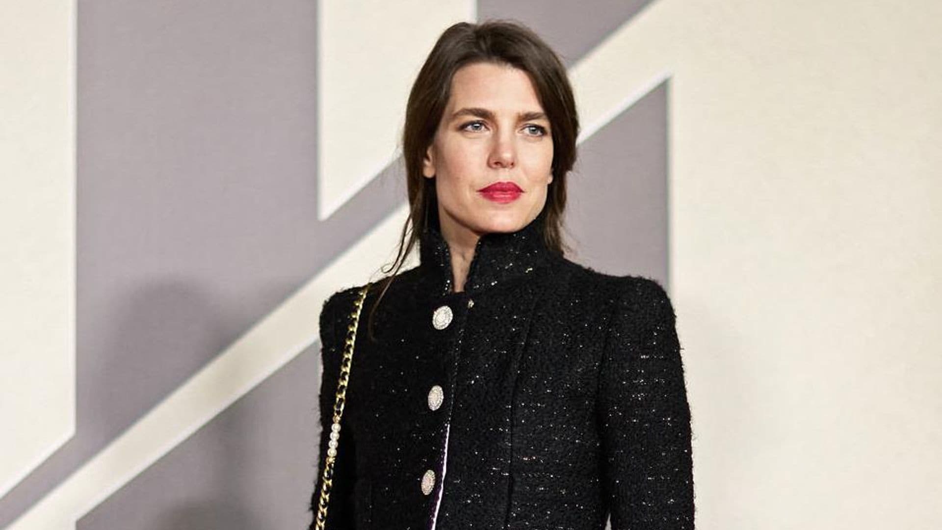 El abrigo-vestido ‘tweed’ con el que Carlota Casiraghi confirma que también sigue siendo la princesa de la moda