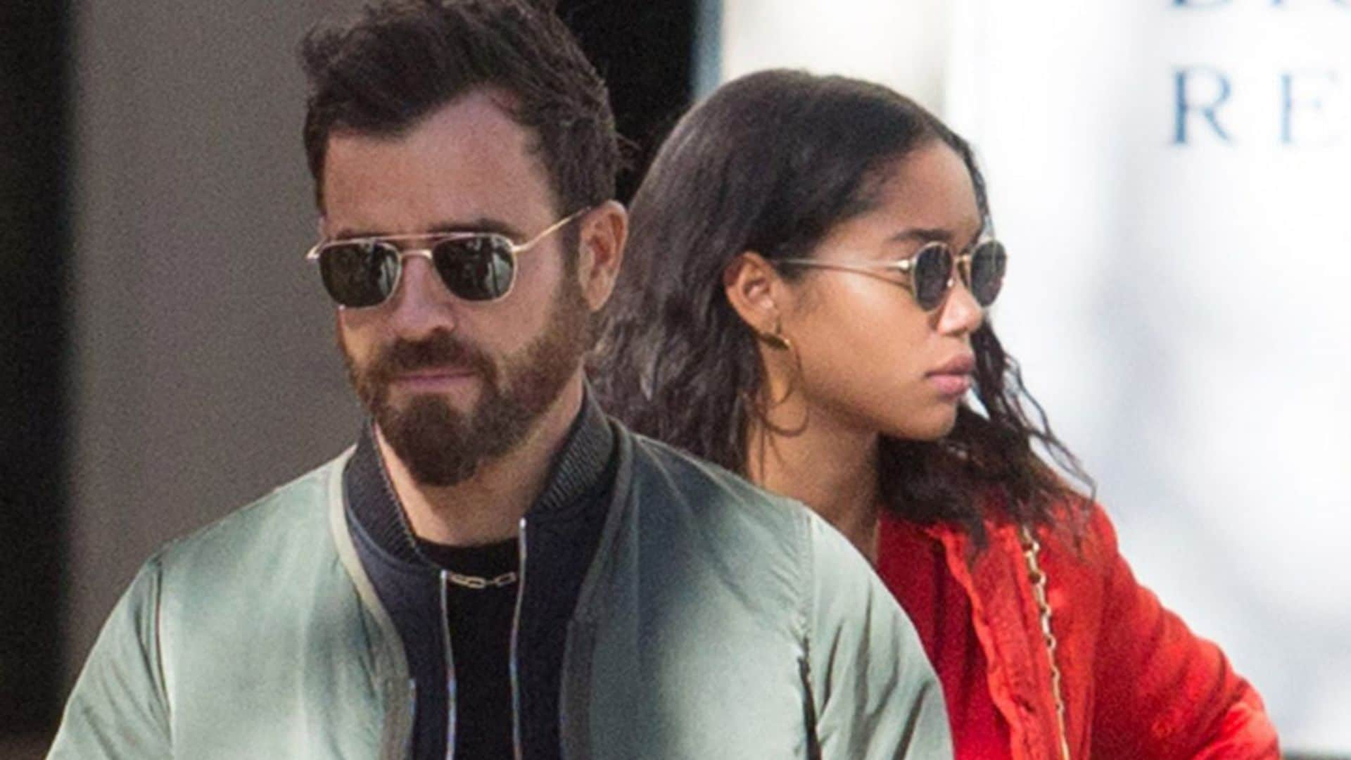 Justin Theroux, de paseo por París con la modelo y actriz Laura Harrier