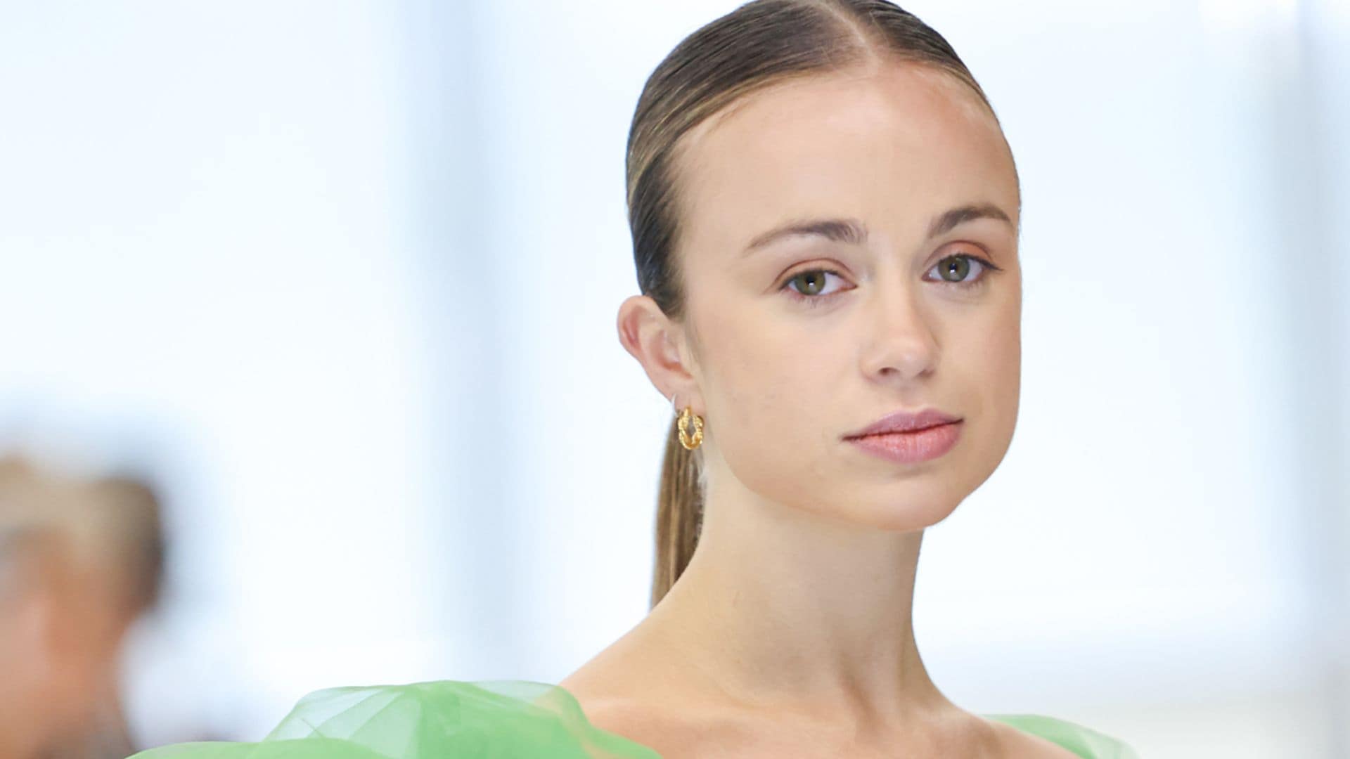 Amelia Windsor y el delicado camisón de 700 euros para ver el ballet 'El lago de los cisnes'