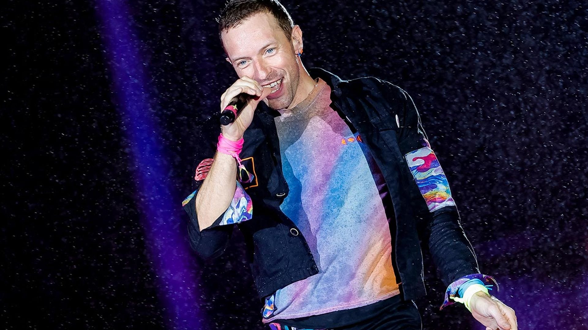 Preocupación por el estado de salud de Chris Martin, padece una infección pulmonar grave y cancela sus conciertos