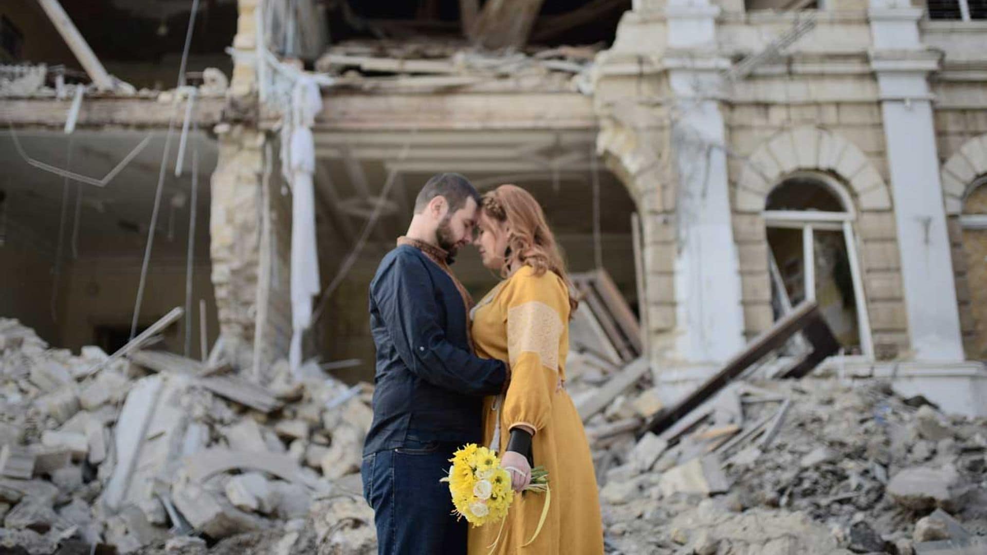 Alexander y Valentina, la pareja que se ha casado en una de las ciudades más peligrosas de la guerra en Ucrania