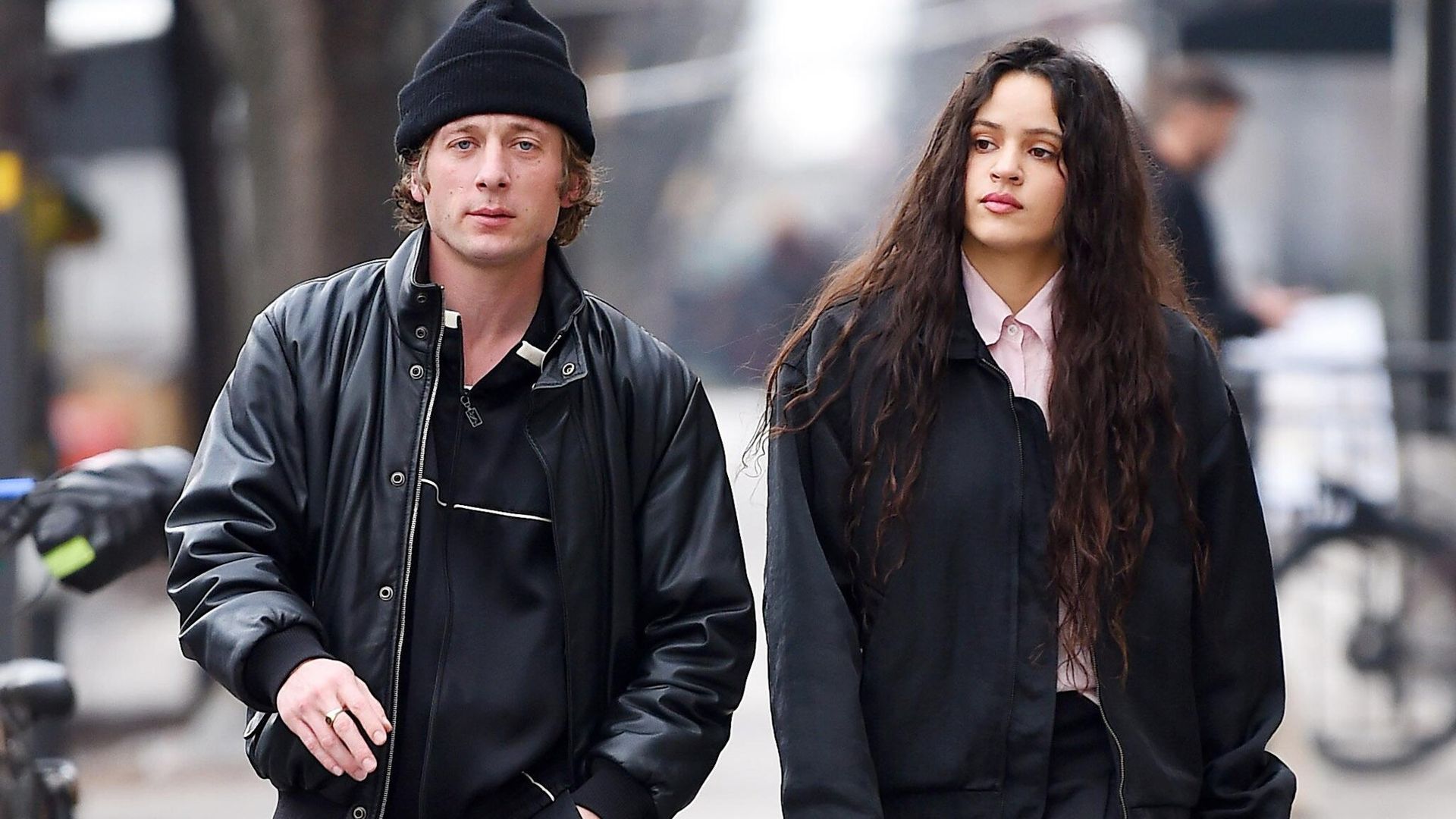 En medio de su relación con Rosalía, Jeremy Allen White admite vivir ‘uno de los momentos más dulces’ de su vida