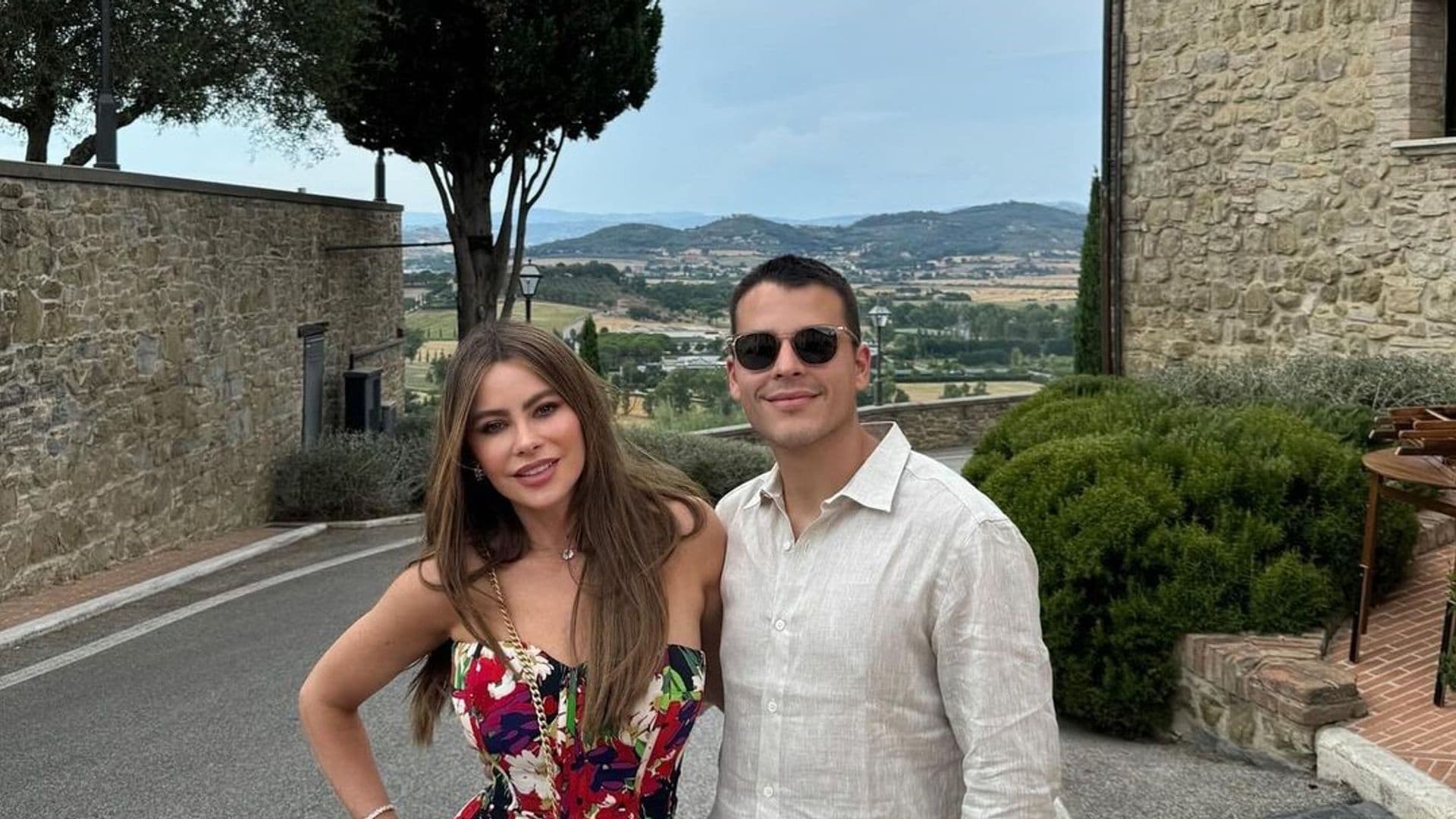 Sofía Vergara disfruta de unas vacaciones de ensueño en Italia con su hijo y su novio