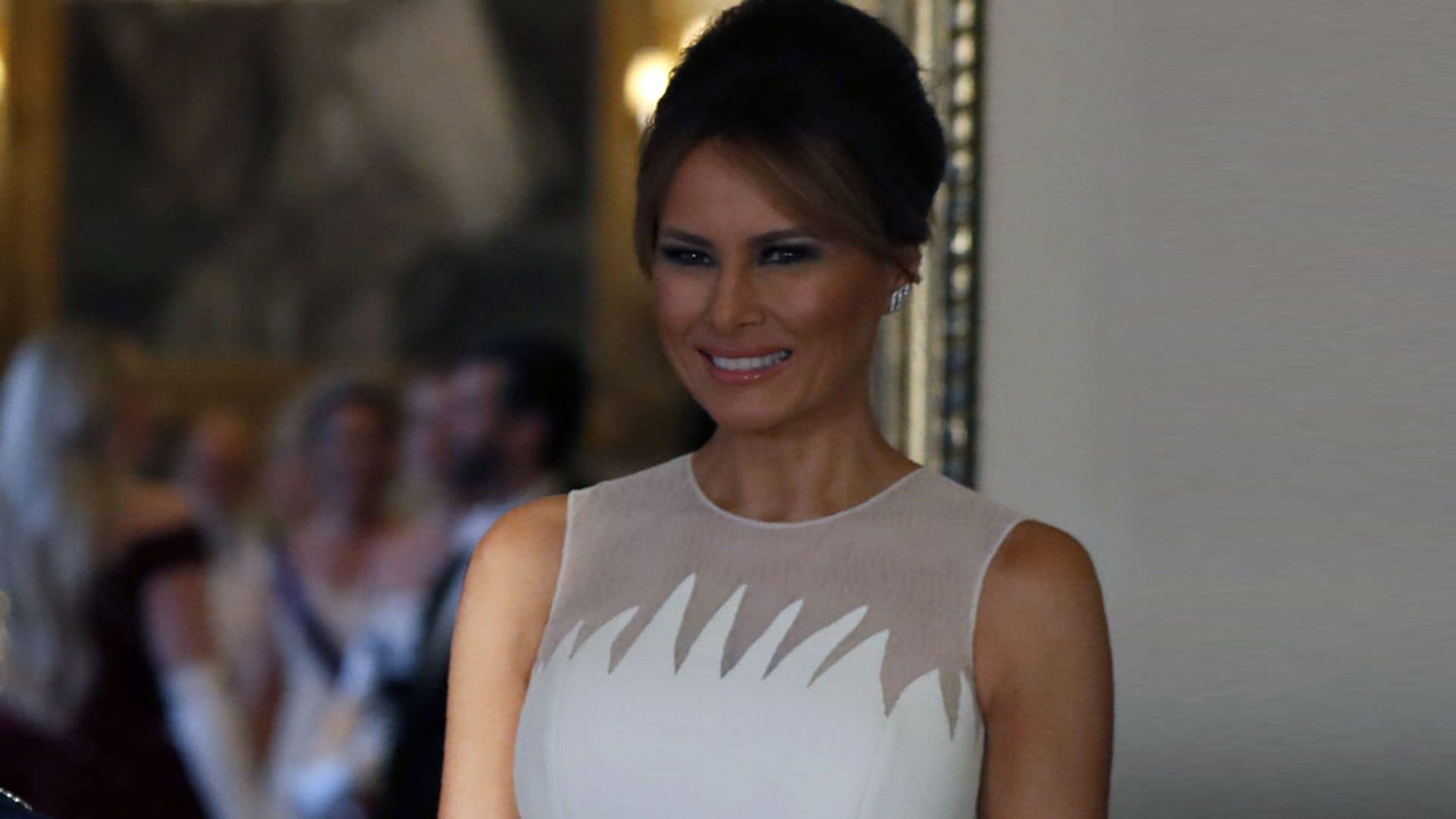 Melania Trump se viste de Hollywood para una noche en palacio