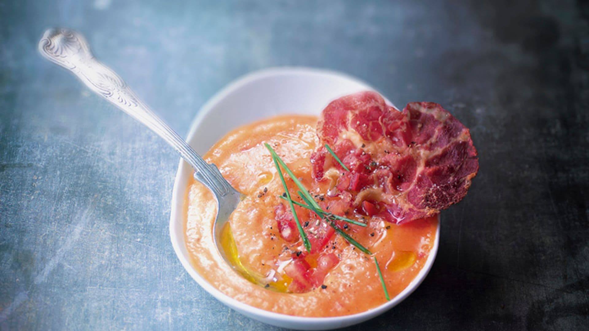 Gazpacho de melón con crujiente de jamón