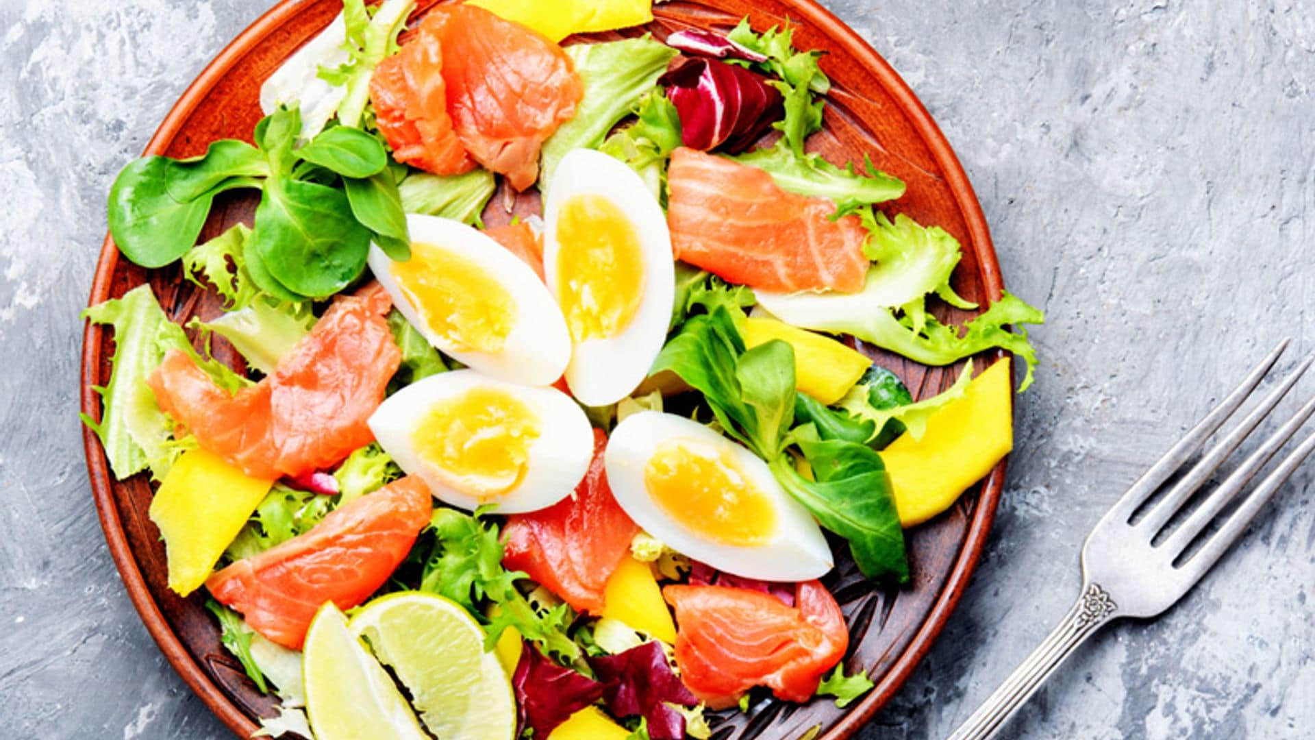 Ensalada de salmón y huevo