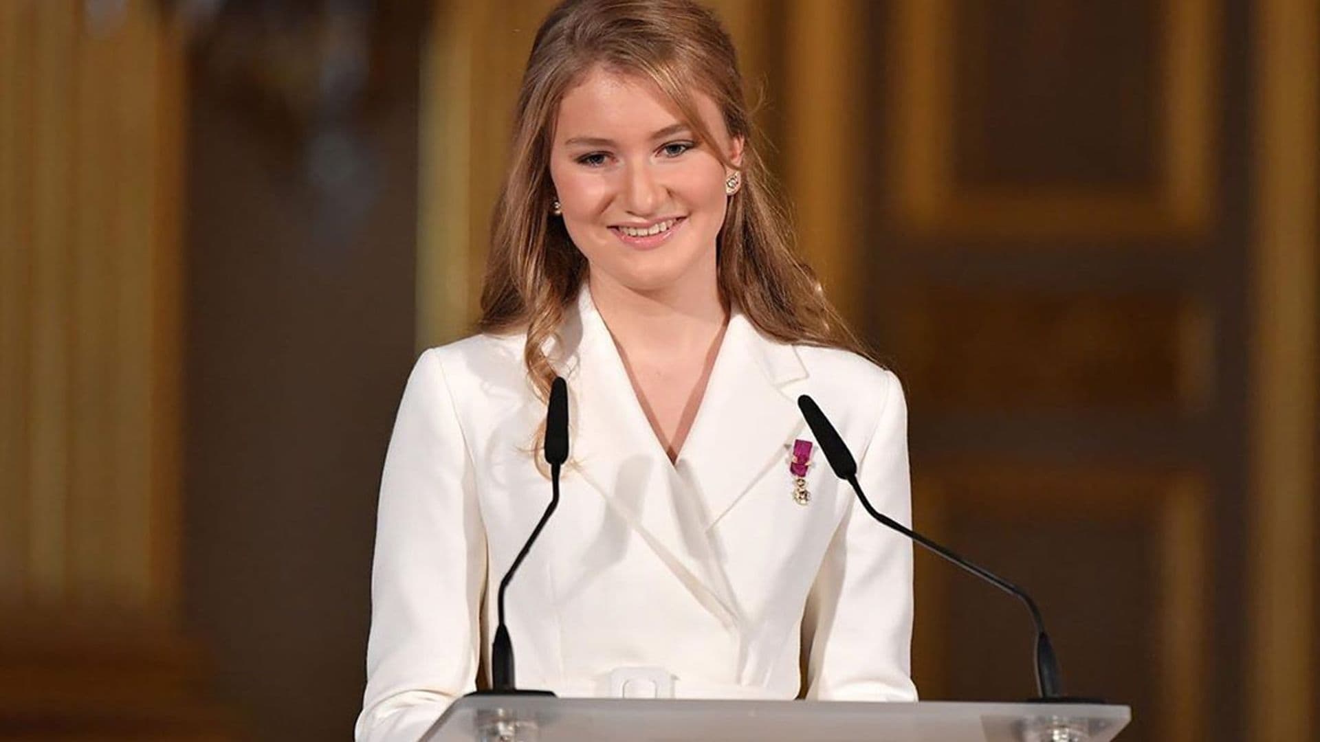 Con toque español y junto a unos emocionados Reyes: así ha celebrado Elisabeth de Bélgica su 18º cumpleaños