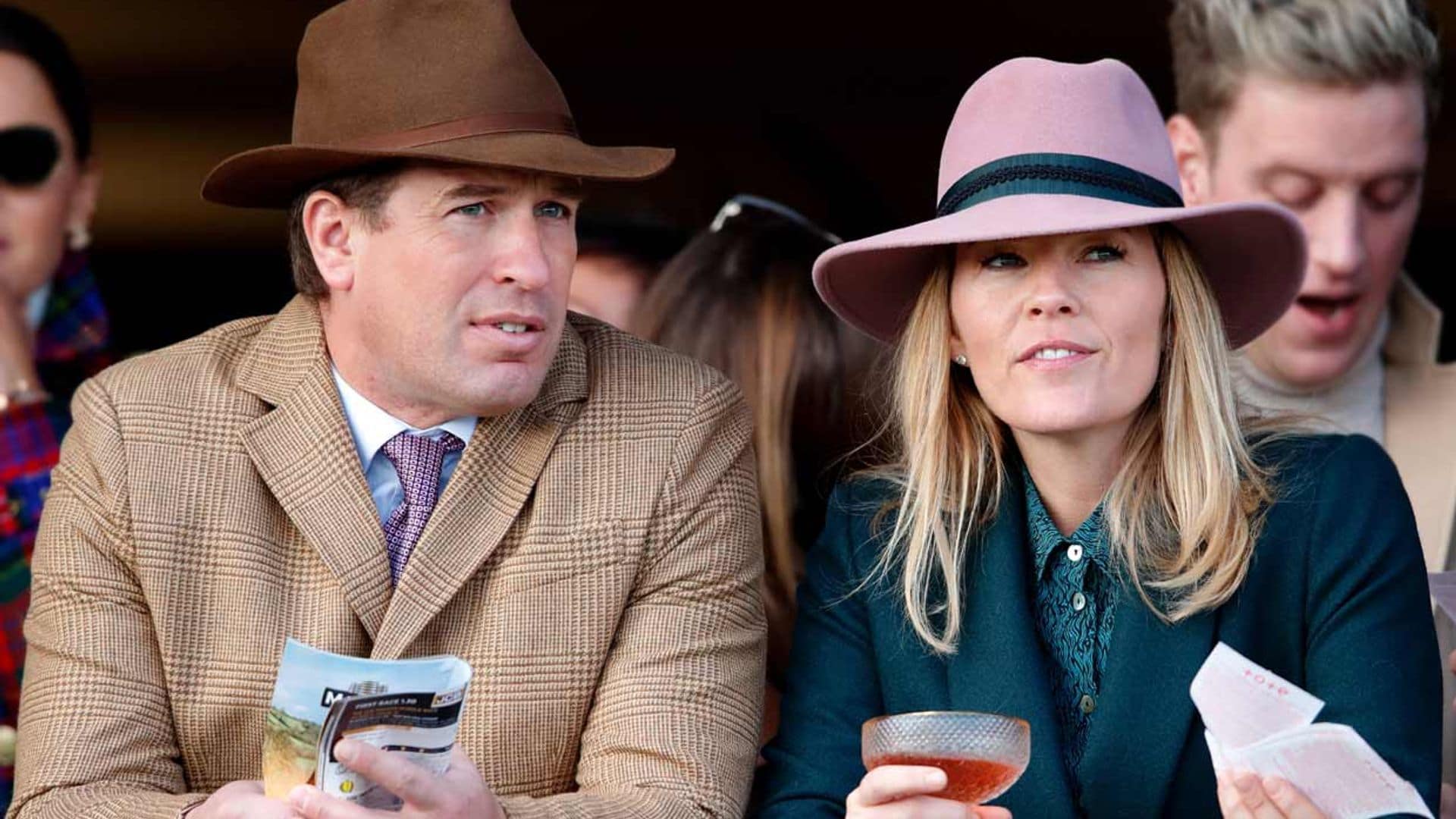 Peter y Autumn Phillips siguen viviendo juntos casi un año después de anunciarse su separación