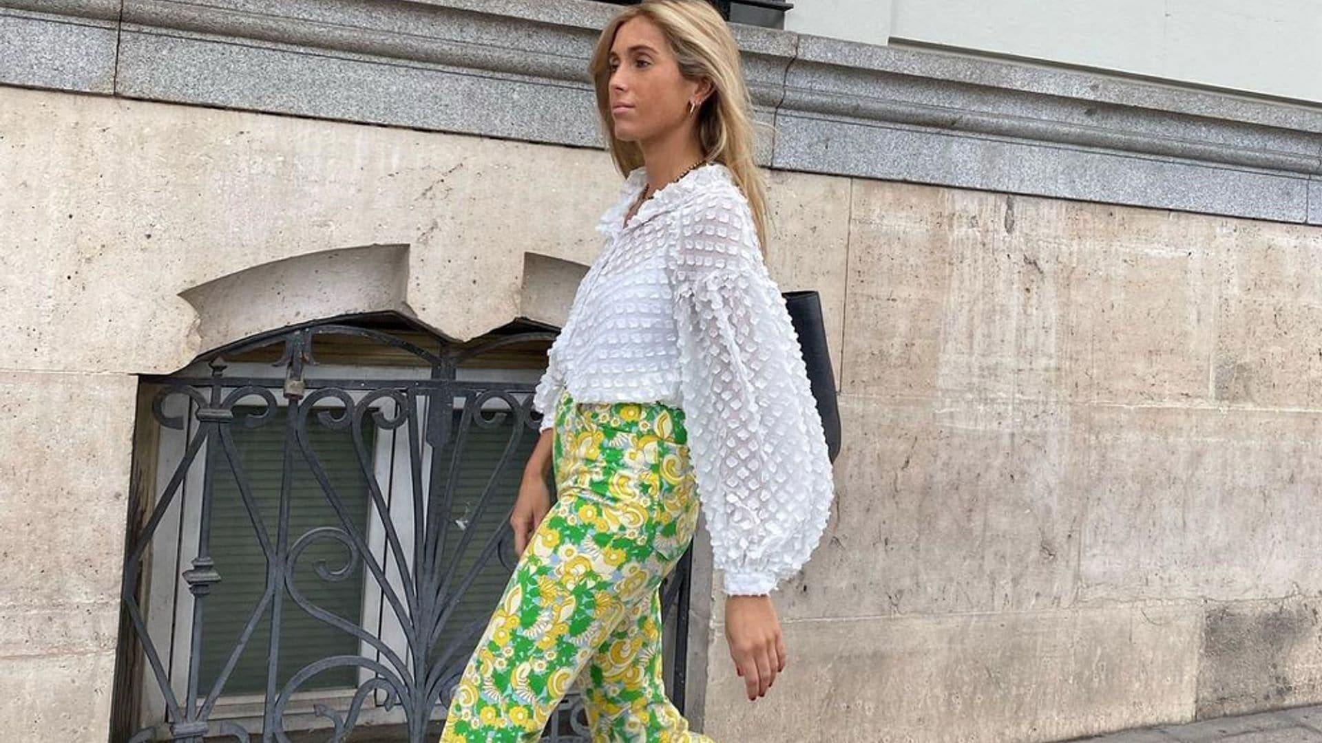 Estos pantalones de primavera no son vaqueros pero quedan genial con zapatillas