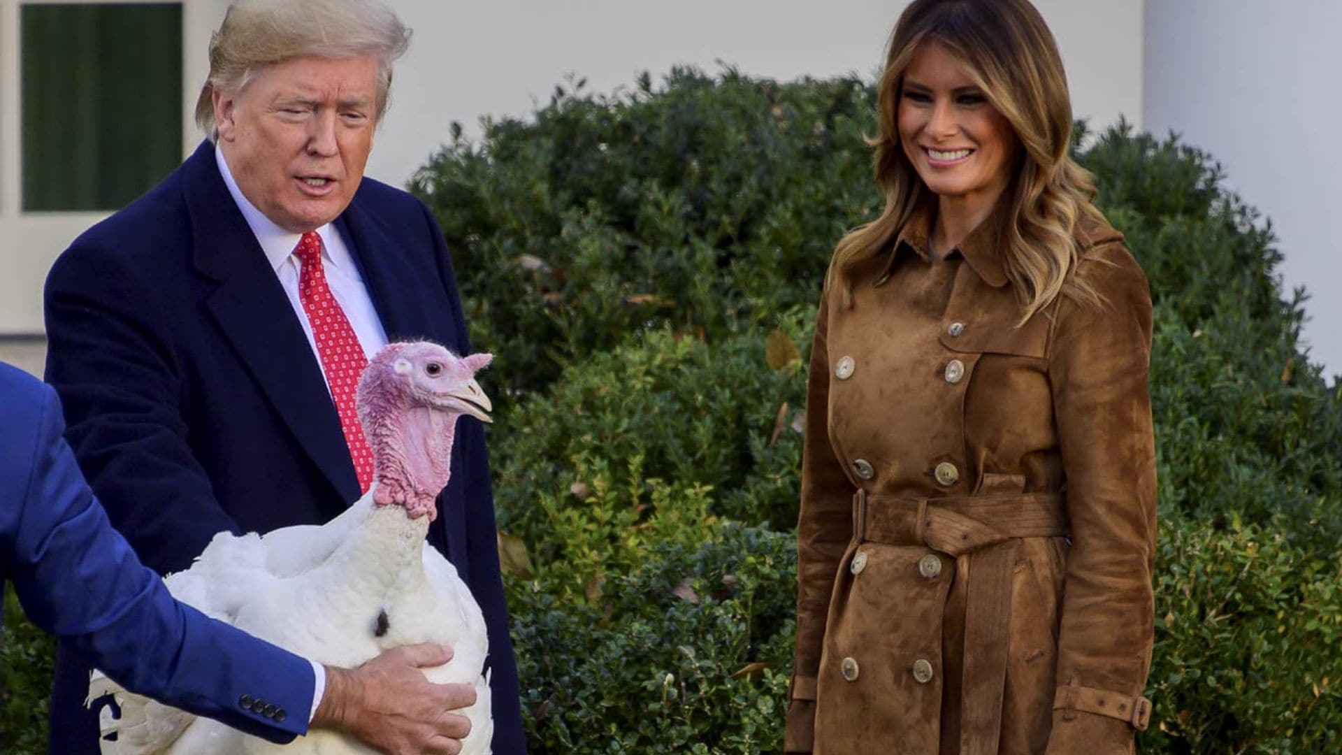 ¡Dos pavos mejor que uno! Los Trump indultan a 'Pan' y 'Mantequilla' por Acción de Gracias