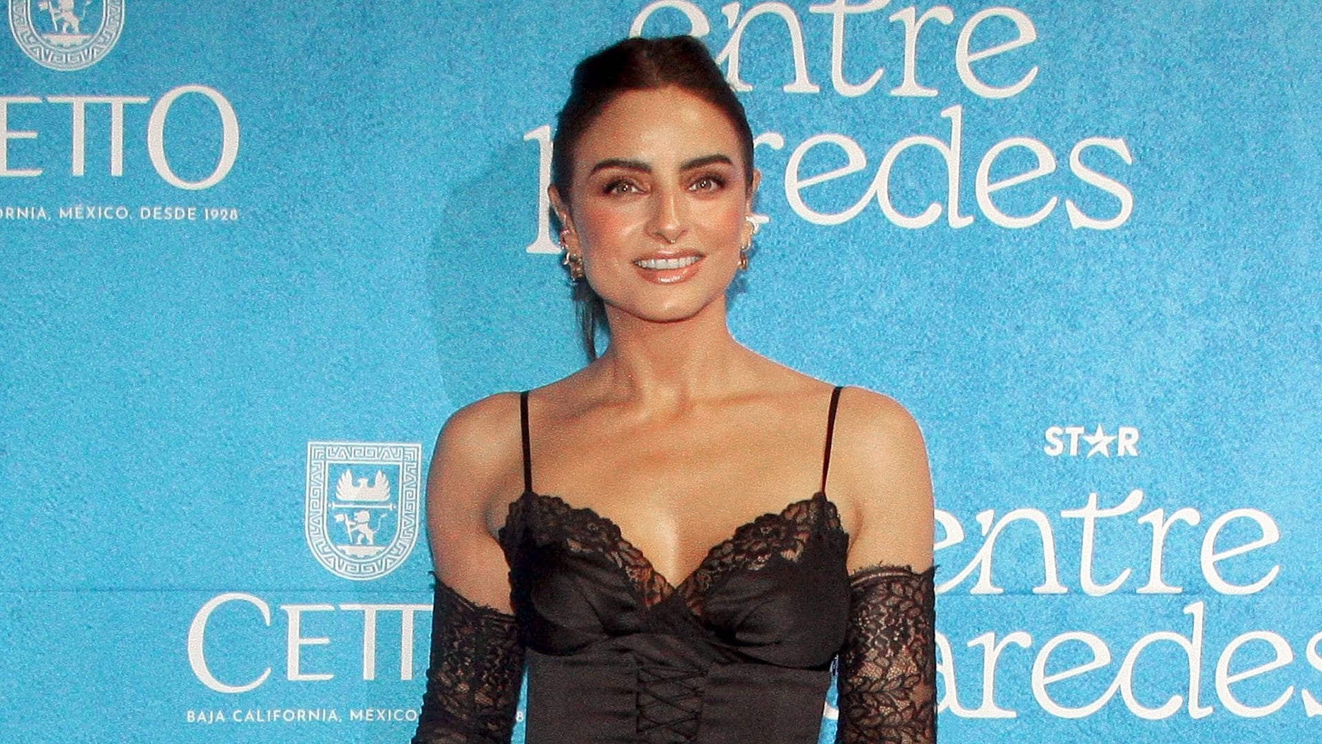 Aislinn Derbez revela las tres cualidades del galán que conquistaría su corazón