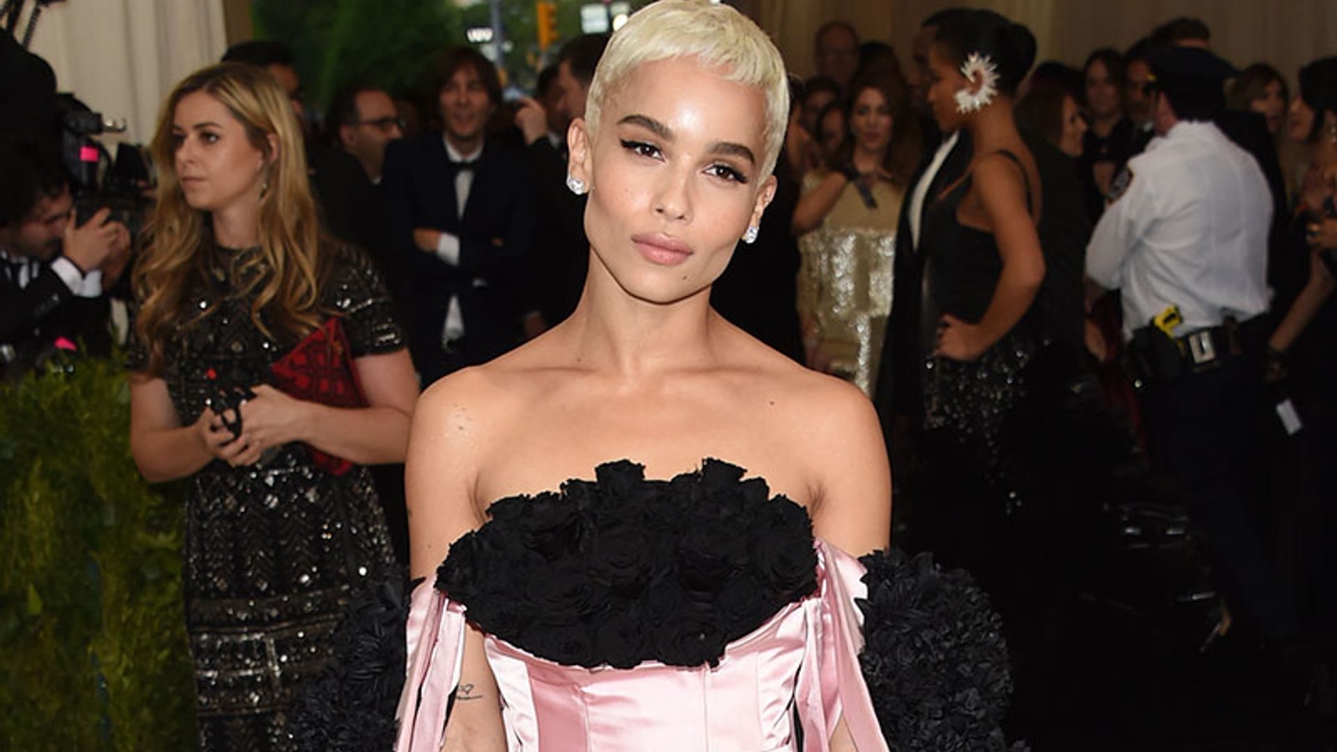 Zoe Kravitz transforma el concepto belleza de YSL como embajadora oficial