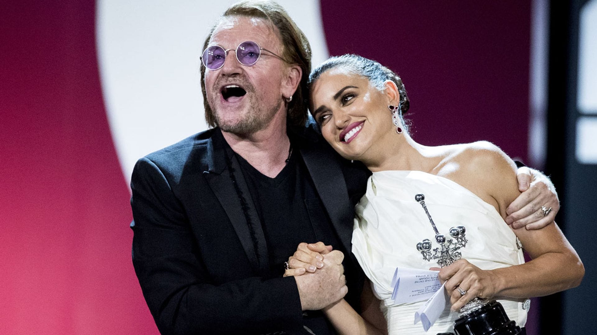 ¿Qué sintió Penélope Cruz al recibir el Premio Donostia de la mano de su amigo Bono?