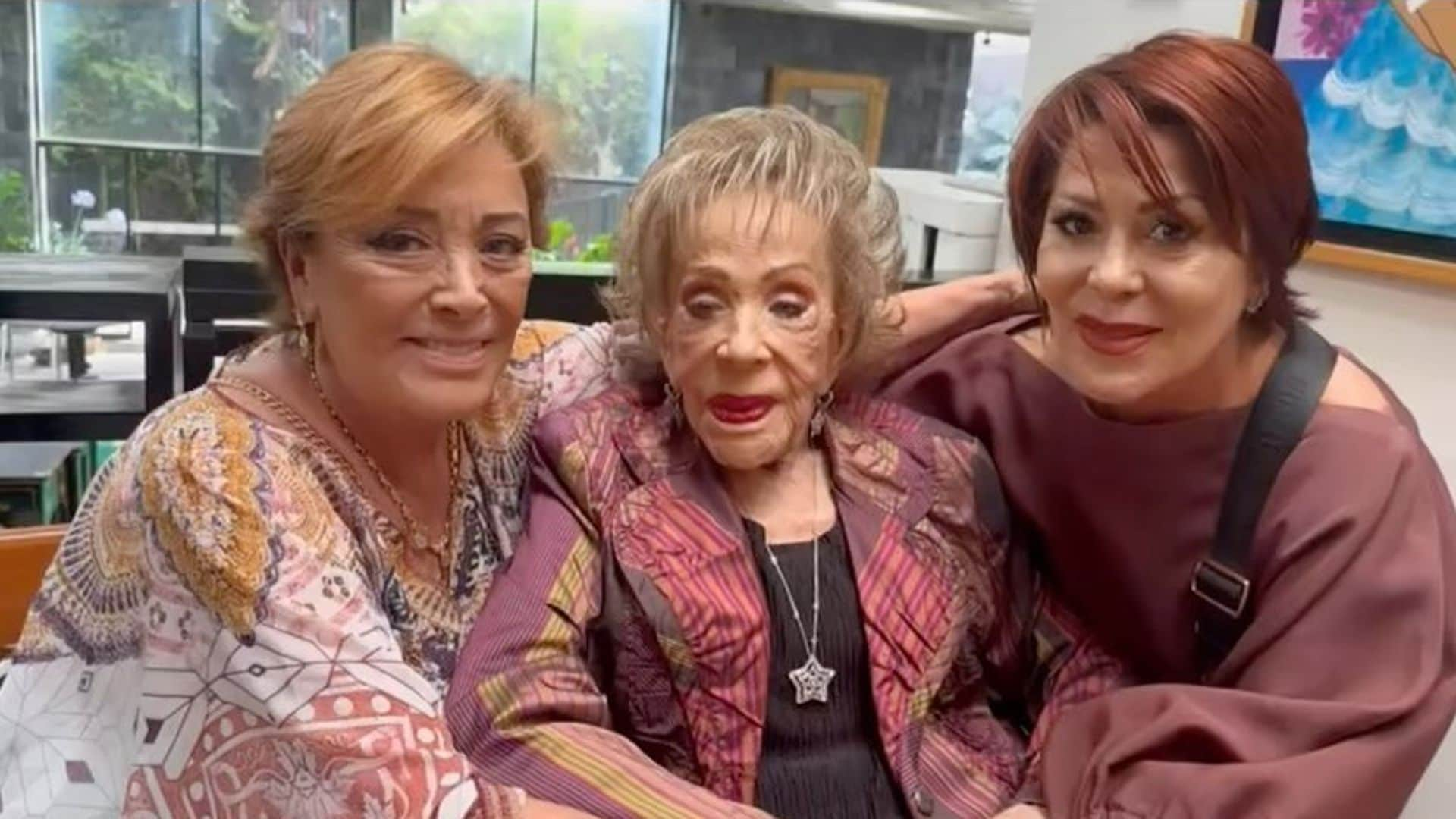 Silvia Pinal con dos de sus hijas; Sylvia Pasquel y Alejandra Guzmán