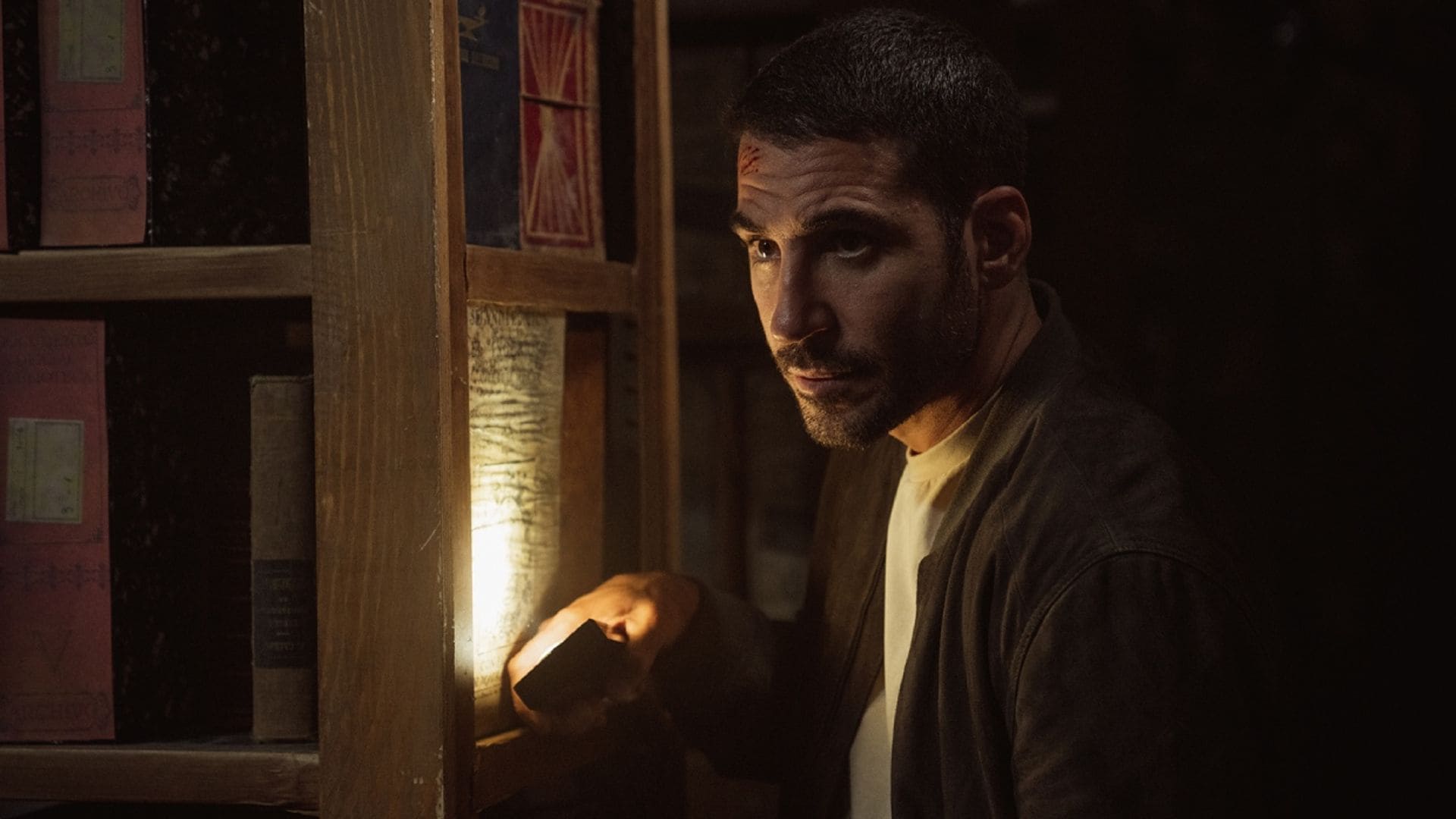 Miguel Ángel Silvestre con '30 monedas' y Yon González con 'Memento Mori', duelo de galanes y de series esta semama