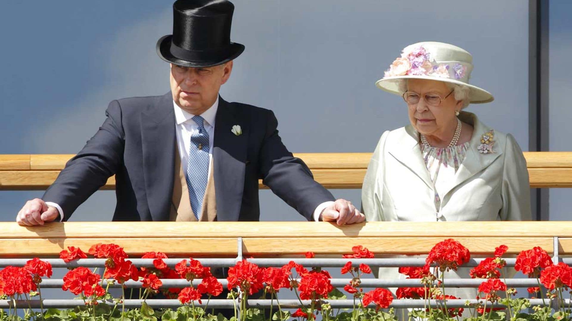 Asediado por las polémicas, pero con felicitaciones de la Reina y su ex: el príncipe Andrés cumple 60 años