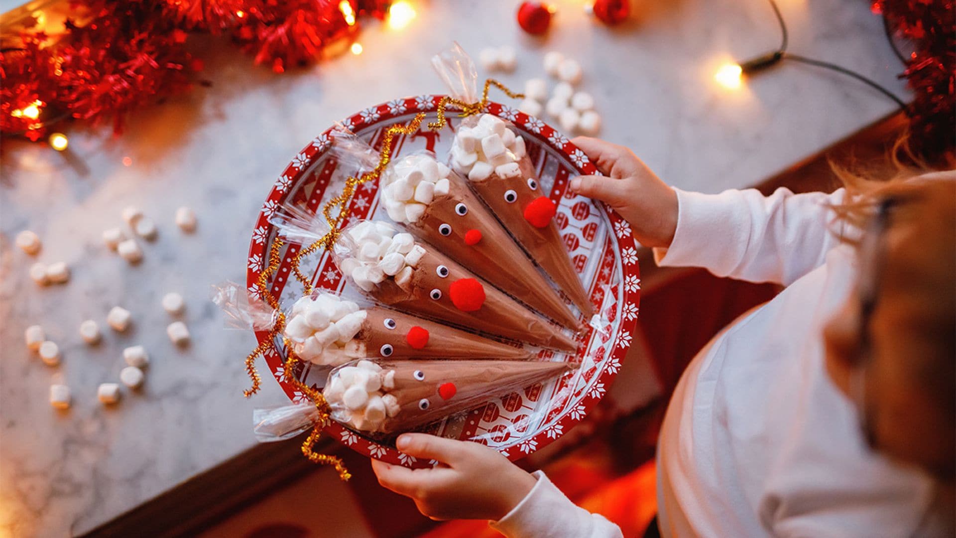 Conos navideños con nata y 'marshmallows'