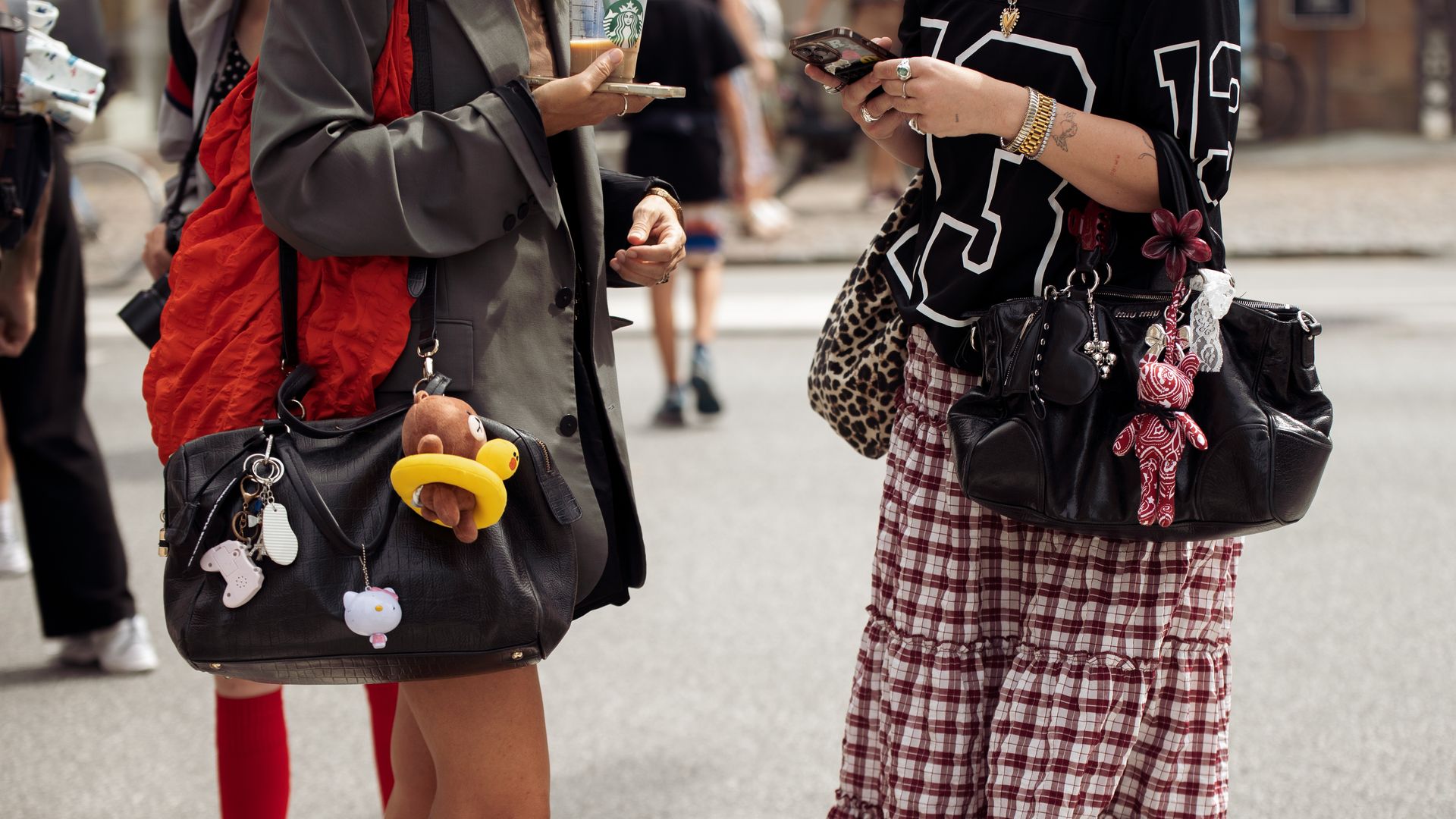 Customiza tu bolso del verano este otoño para que parezca de estreno