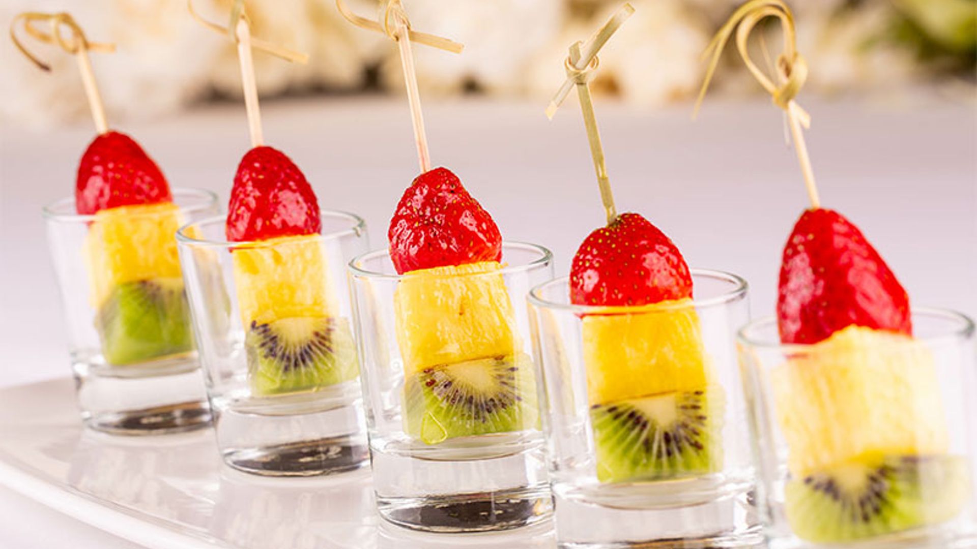 Brochetas navideñas de fruta