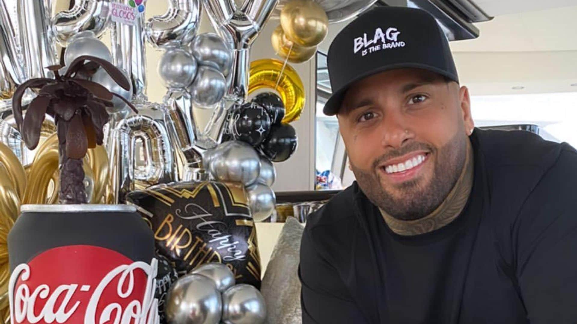 Nicky Jam celebró su cumpleaños aislado, con invitados VIP en un yate de lujo