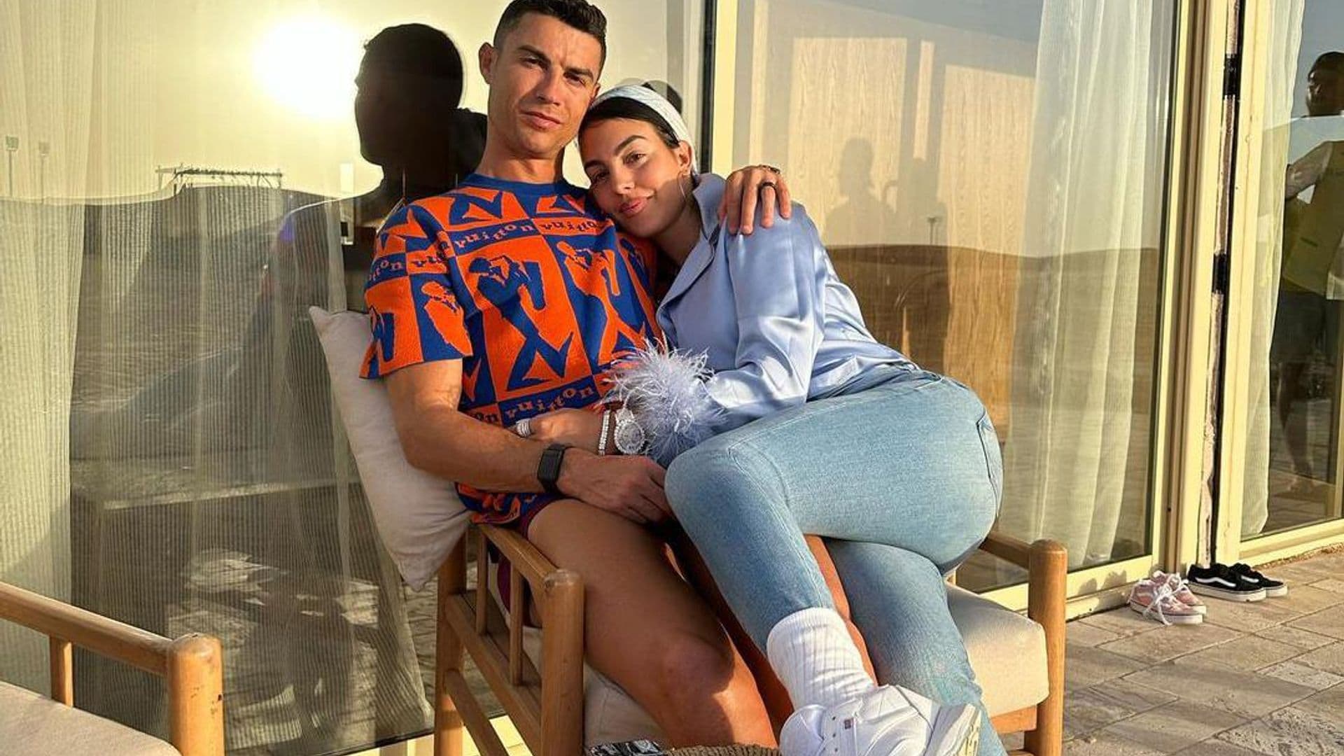 El beso de Cristiano a Georgina que sella su amor y zanja rumores de ruptura