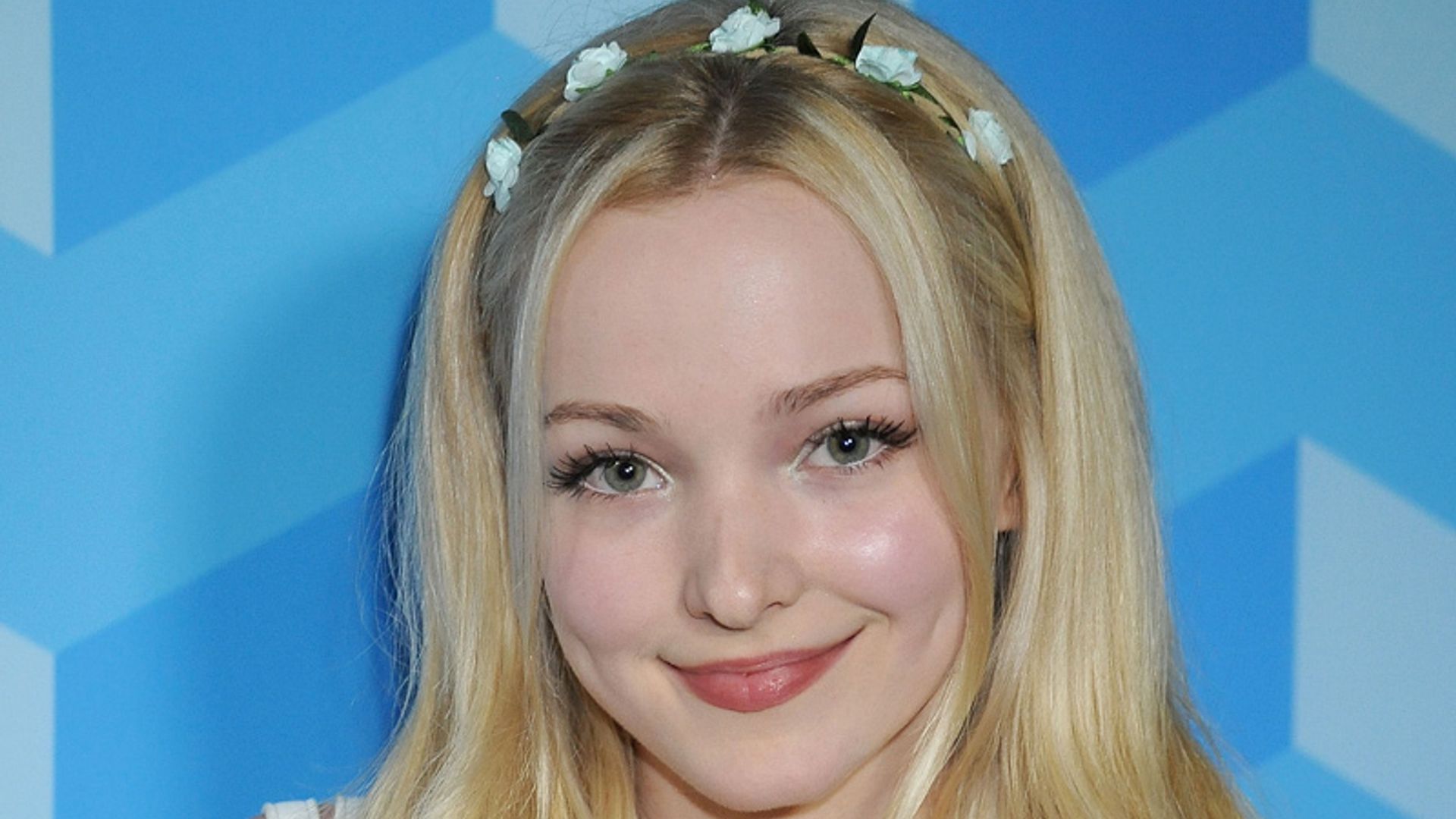 Dove Cameron, Kirsten Dunst o Jennifer Lawrence  demuestran que las flores son también para el otoño