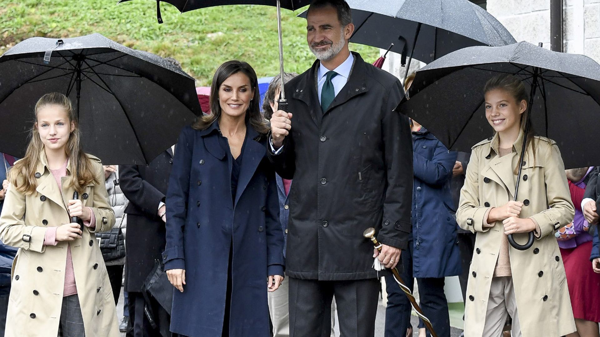 Leonor y Sofía vuelven a coordinar sus looks con el gran básico de la Reina