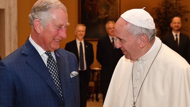 el rey carlos con el papa francisco