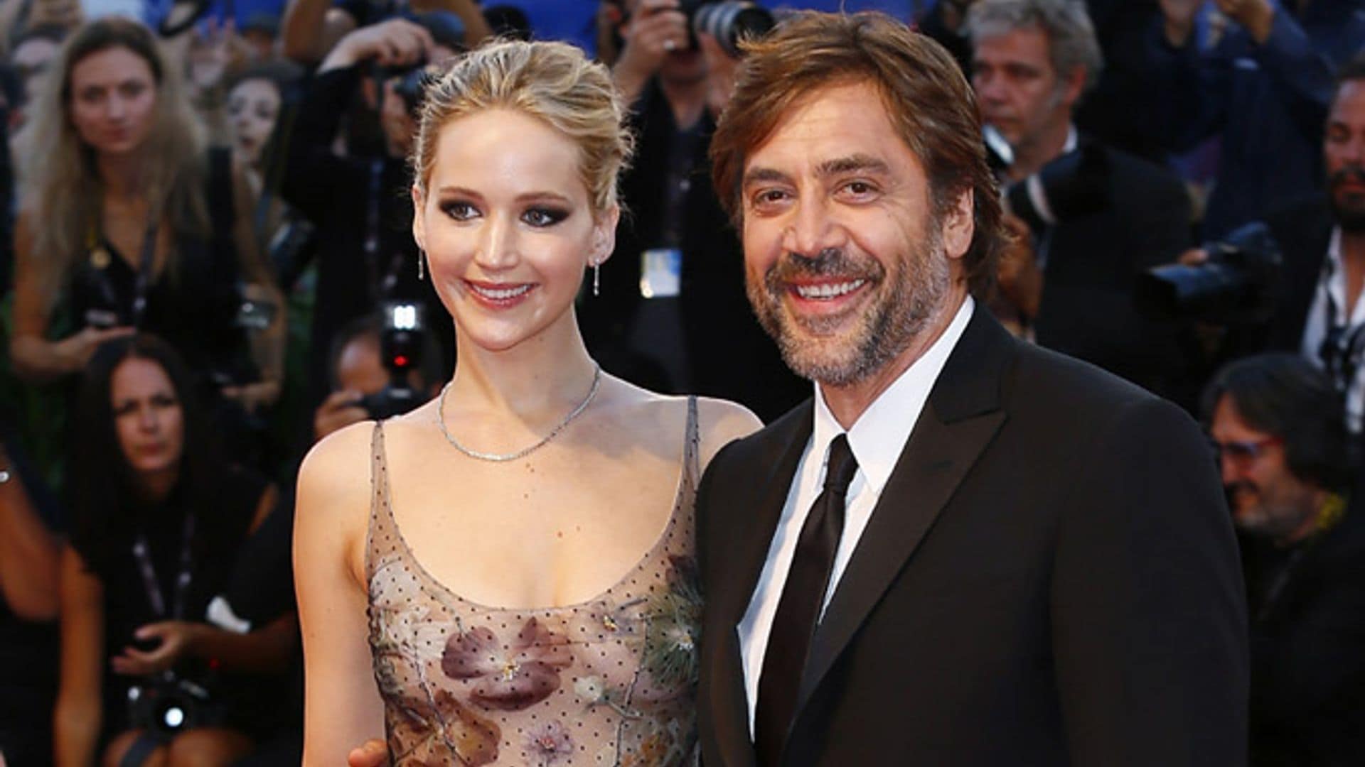 Javier Bardem espera en Venecia a Penélope y Jennifer Lawrence se presenta con su novio