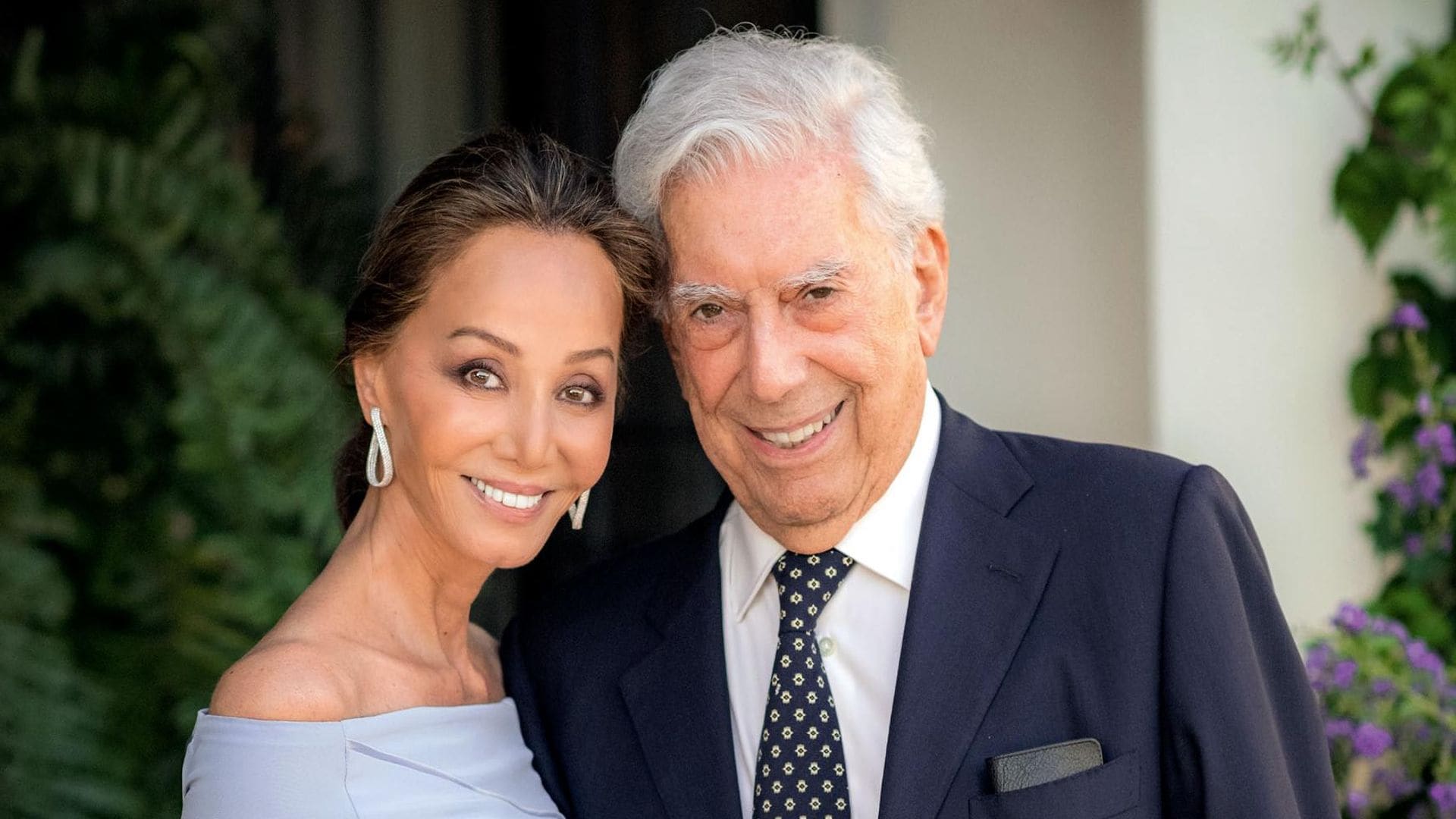 Isabel Preysler y Mario Vargas Llosa, la vida sigue igual: el abrazo que zanja cualquier especulación