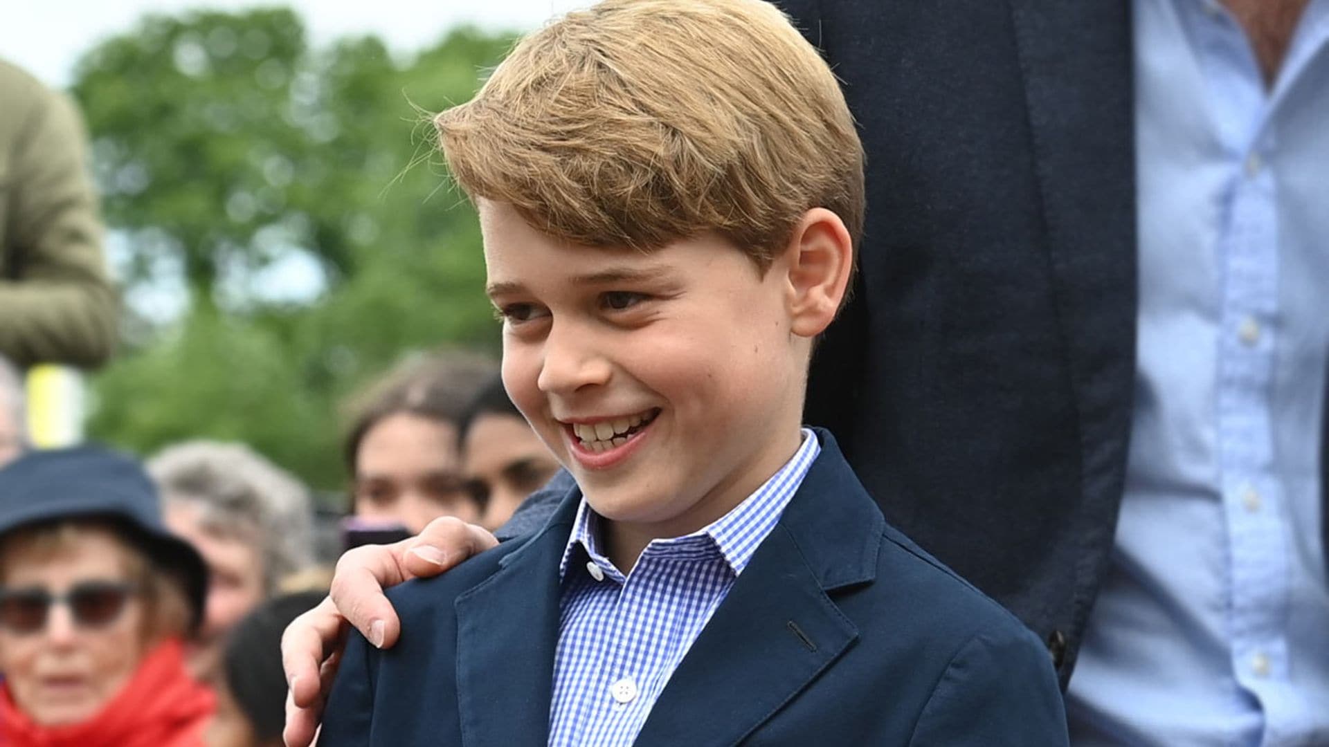 Un granjero llamado George: el trabajo que el hijo mayor de los duques de Cambridge hace en vacaciones