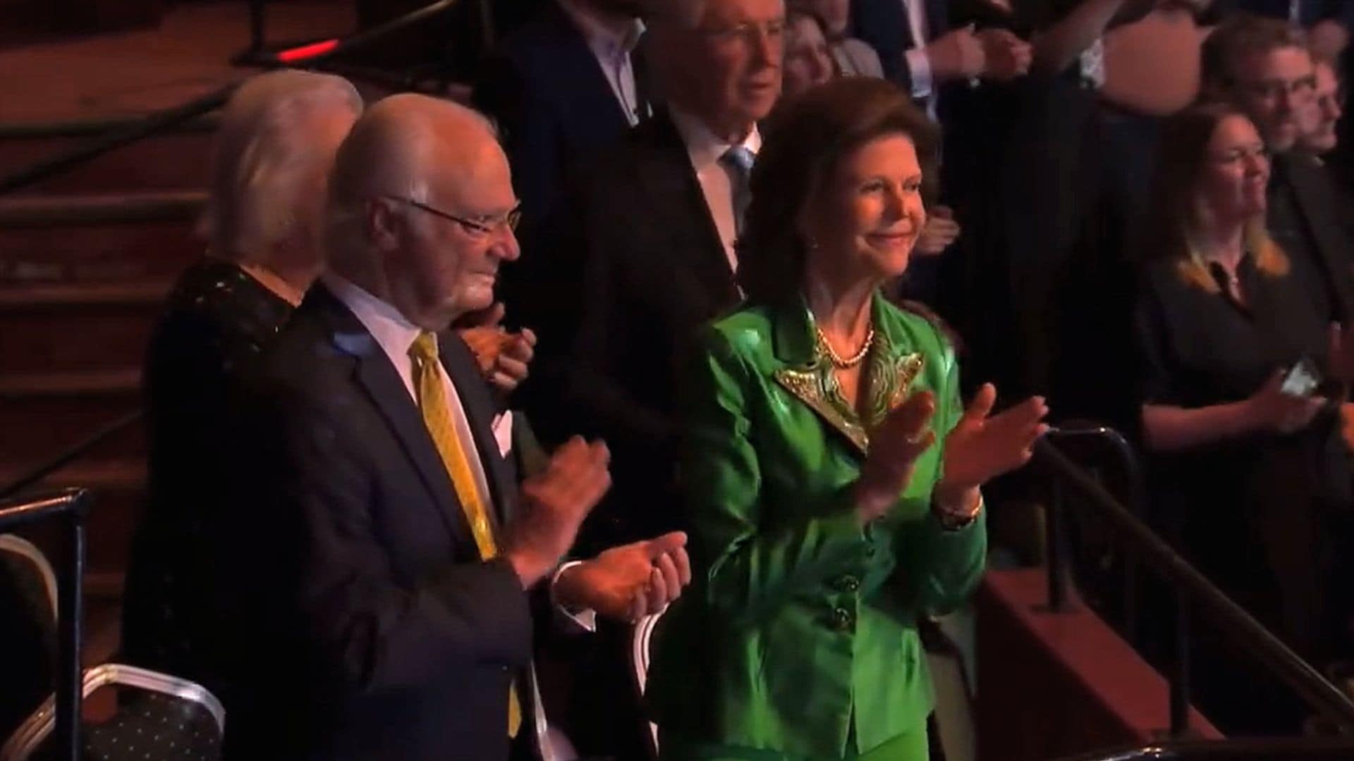No te pierdas a los reyes Carlos Gustavo y Silvia de Suecia bailando a ritmo de ABBA