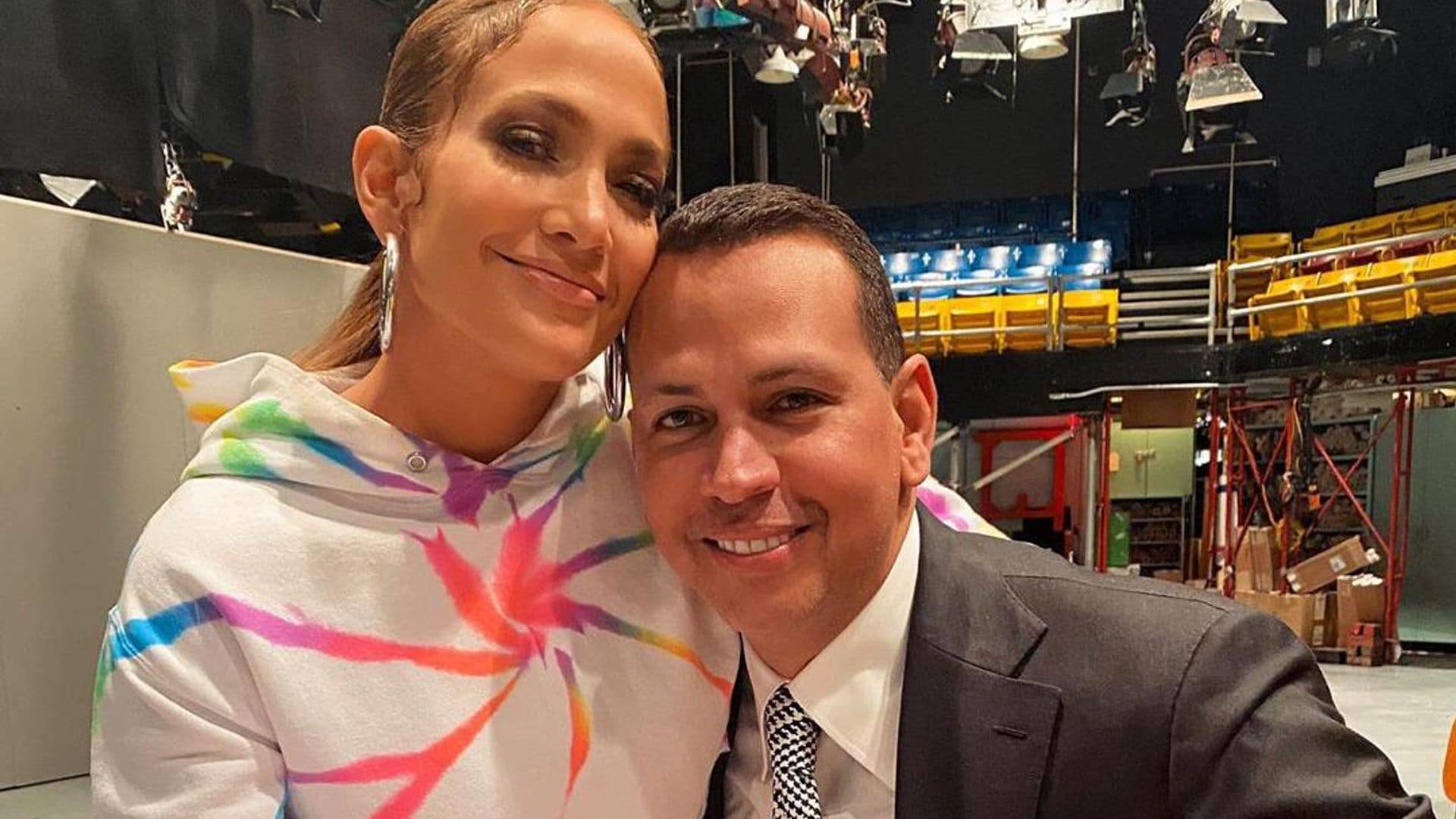 Jennifer Lopez deja con la boca abierta a Alex Rodriguez durante juego de béisbol familiar