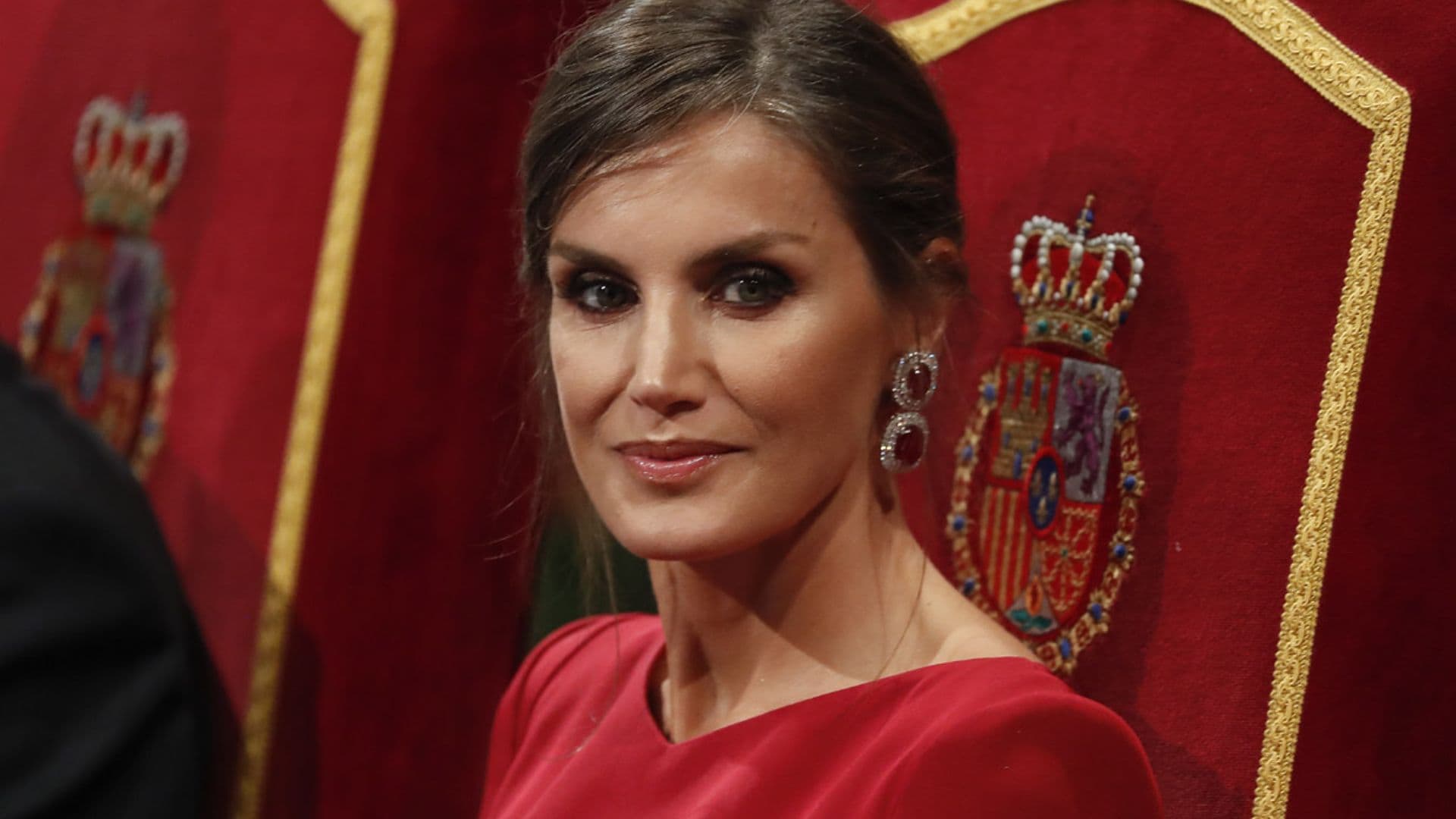 Del maquillaje a los peinados: el poderoso cambio de estilo de la Reina en los Princesa de Asturias