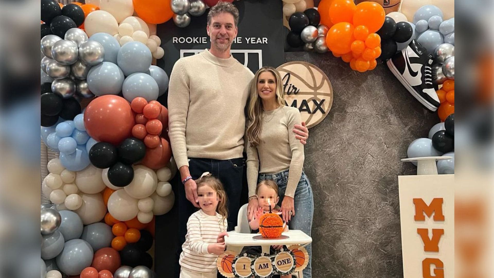 Pau Gasol y Cat McDonnell celebran el primer cumpleaños de su pequeño Max con una fiesta de baloncesto