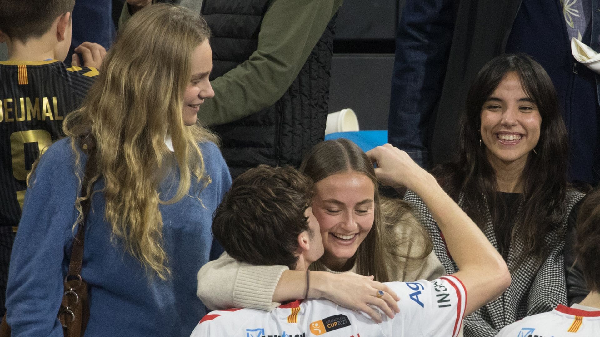 Pablo Urdangarin celebra su última gran victoria con su madre, su hermana y su chica