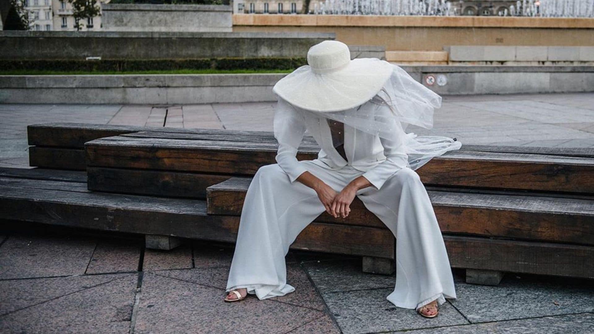 Diez looks de novia por los que querrás casarte con 'blazer' blanca