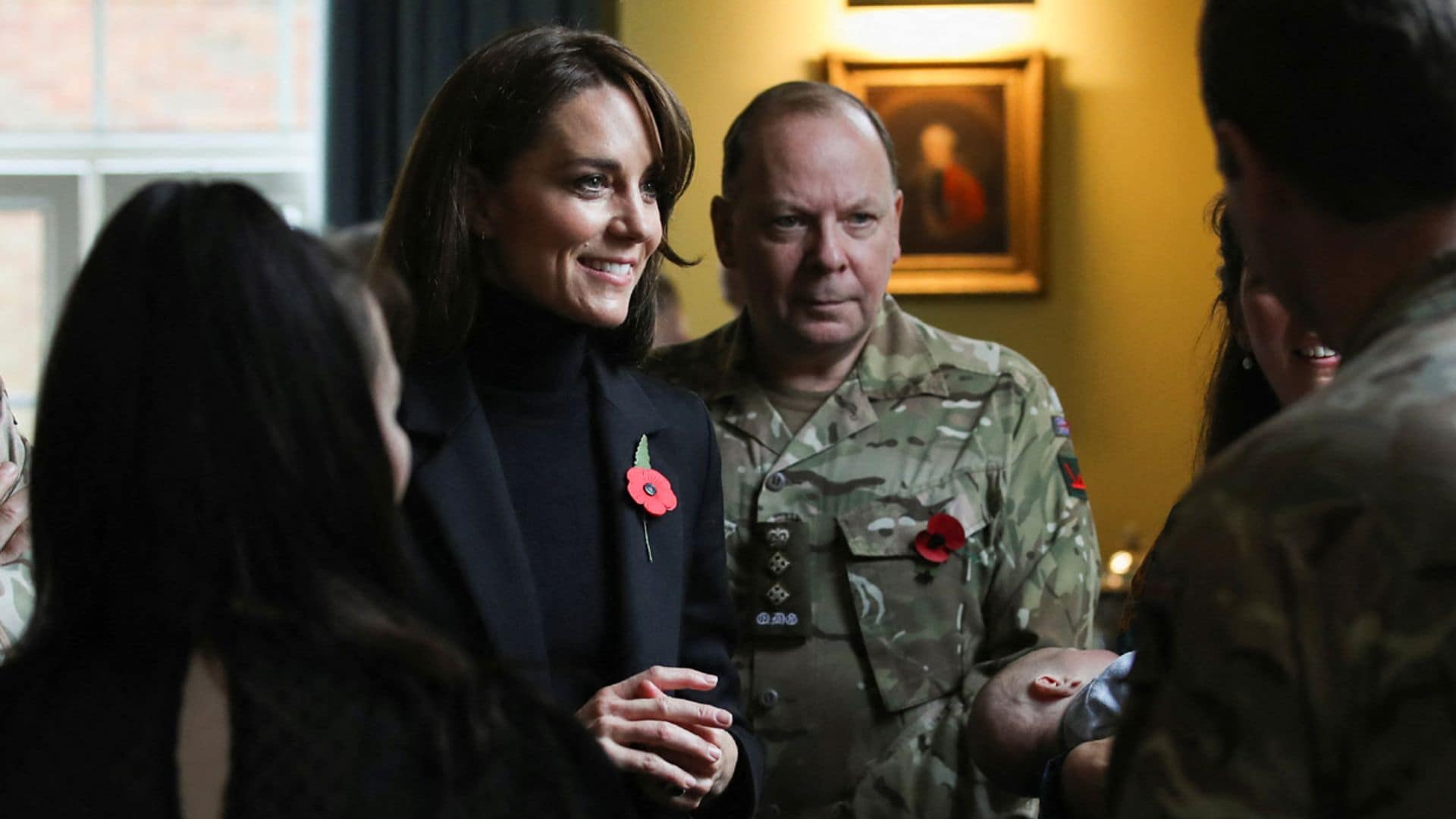 La princesa de Gales asiste a un entrenamiento militar con una blazer, 'leggings' y botas de combate
