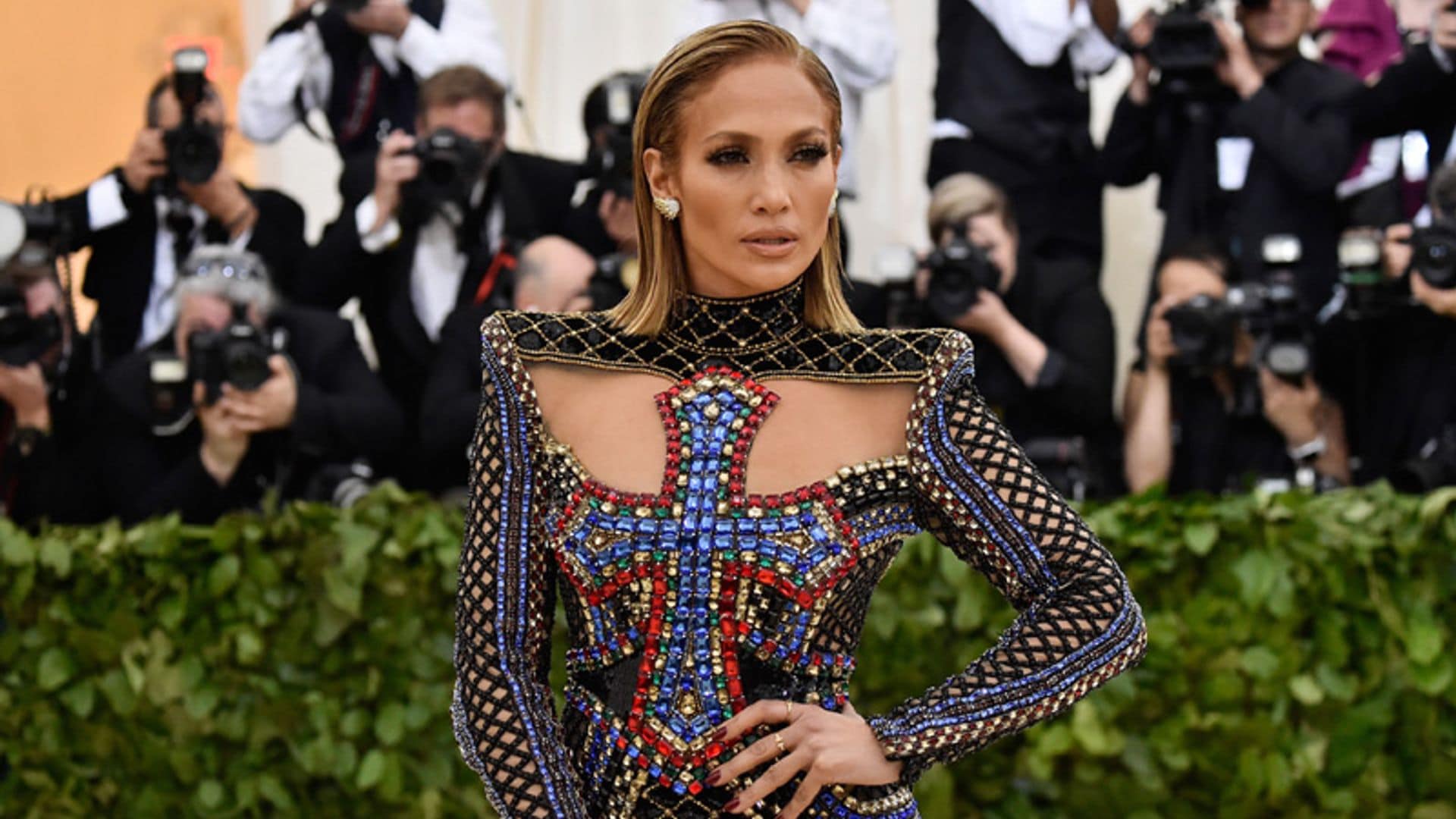 Jennifer Lopez sin extensiones o cómo sorprender en la alfombra roja de las melenas XL