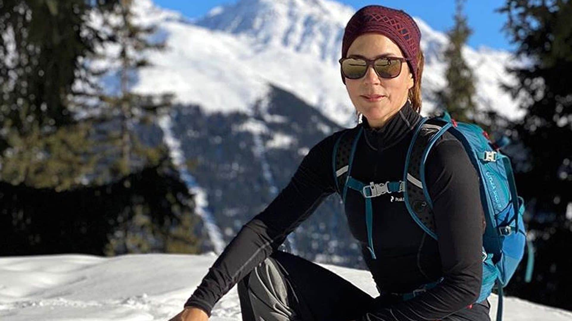 ¡La princesa de las nieves! Mary de Dinamarca se divierte en la montaña con su hijo Vincent y su perrita