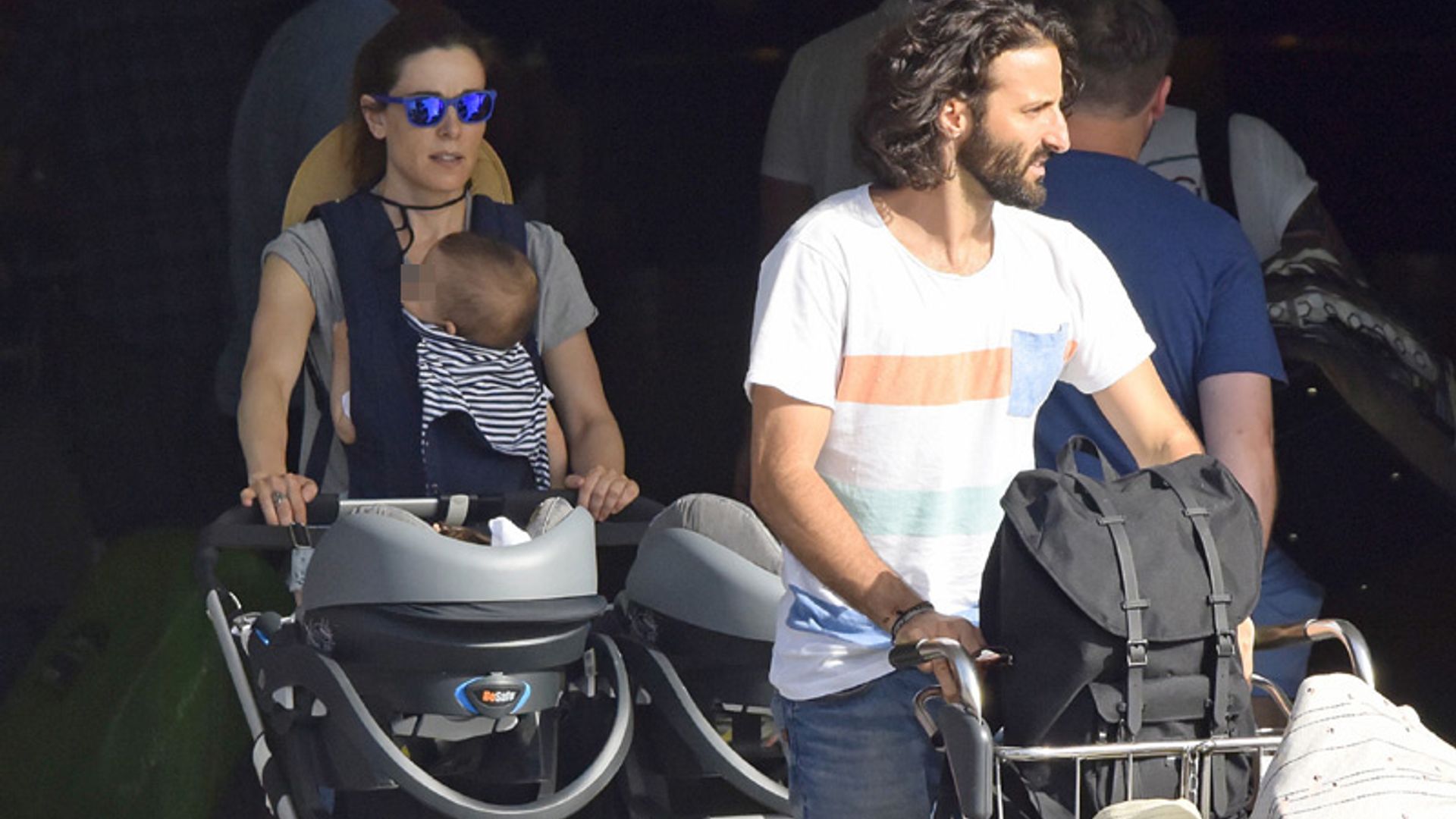 ¡Su primer verano en familia! Raquel Sánchez Silva y Matías Dumont aterrizan en Ibiza con sus hijos