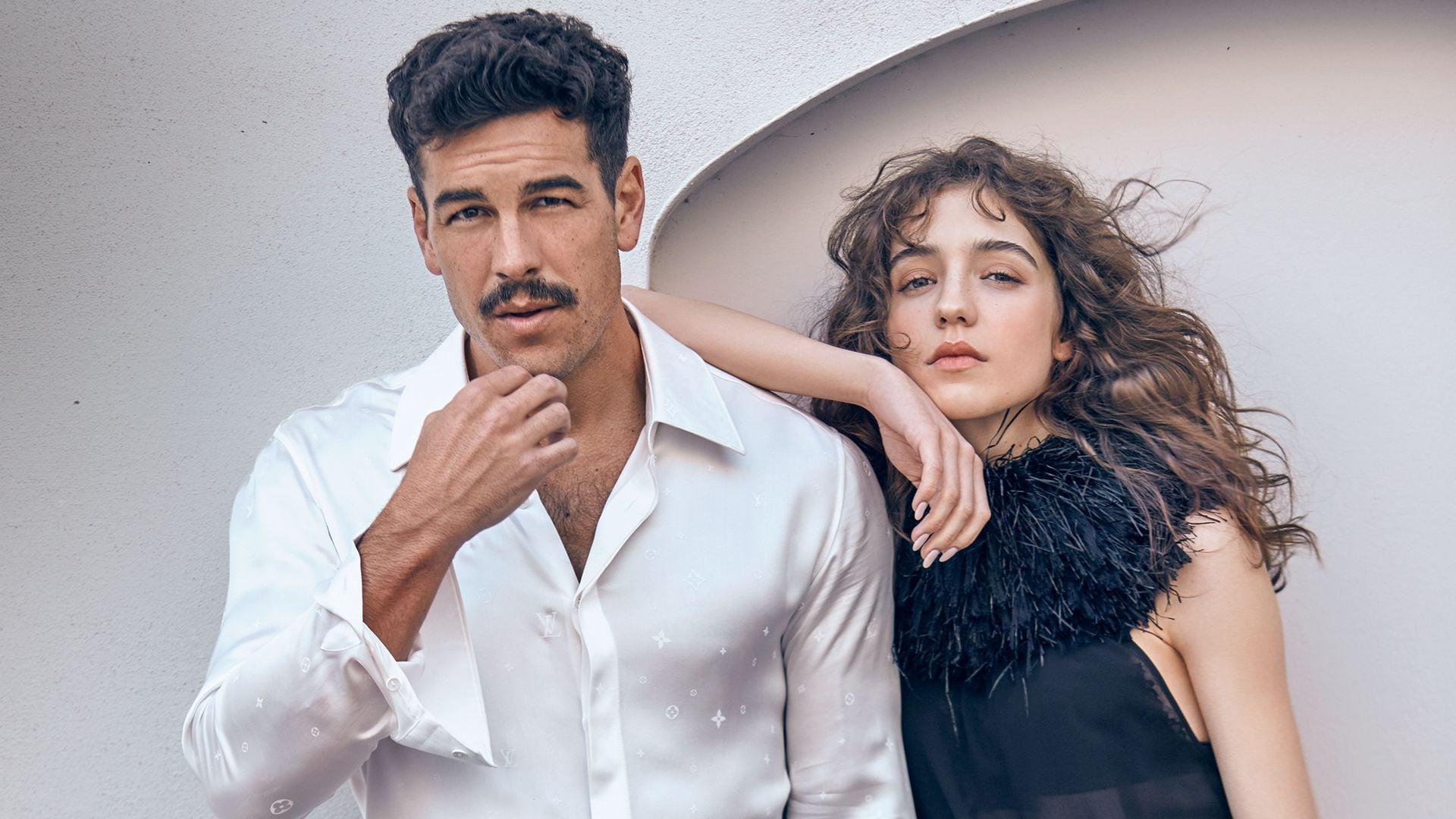 Mario Casas y Zoe Bonafonte, la nueva pareja de moda del cine: 'Tiene algo muy especial y lo ha demostrado'