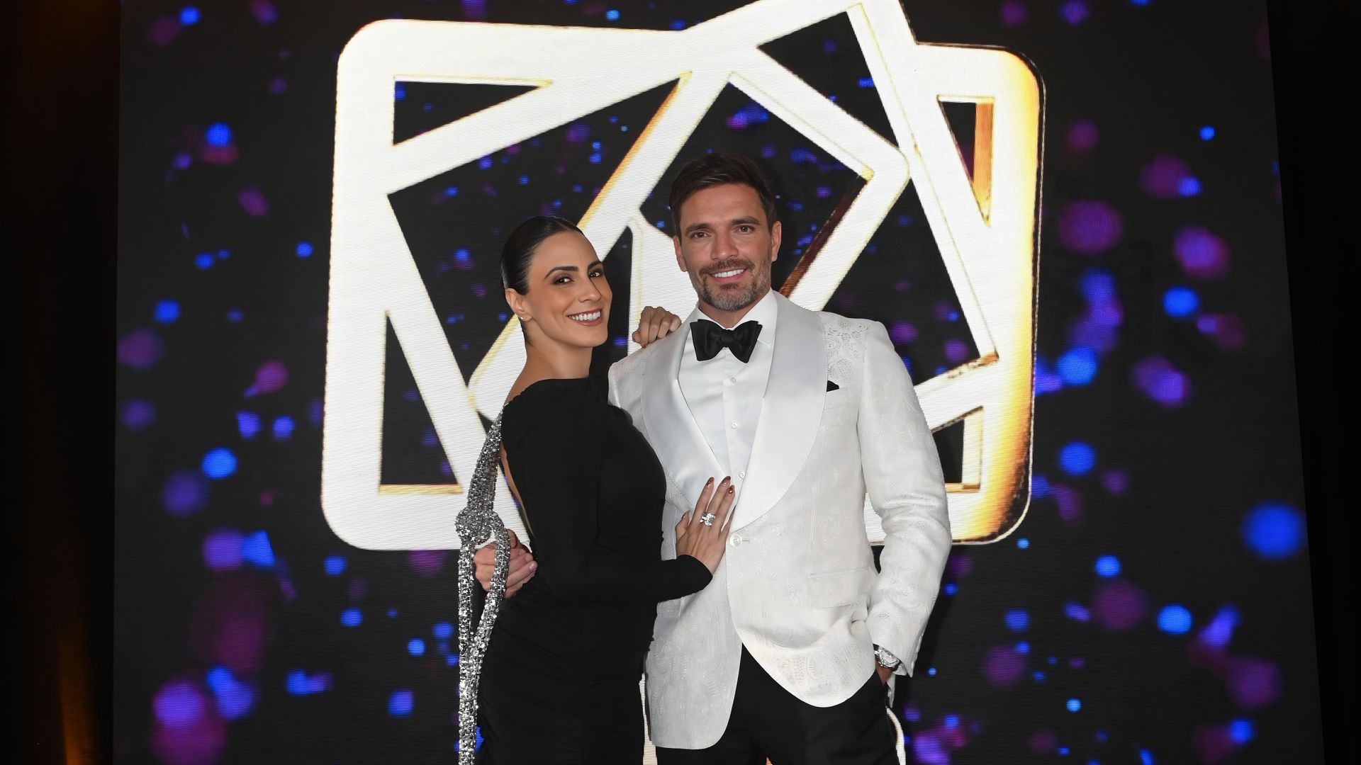 Julián Gil y Valeria Marín los conductores de Premios Produ a la Industria 2024 