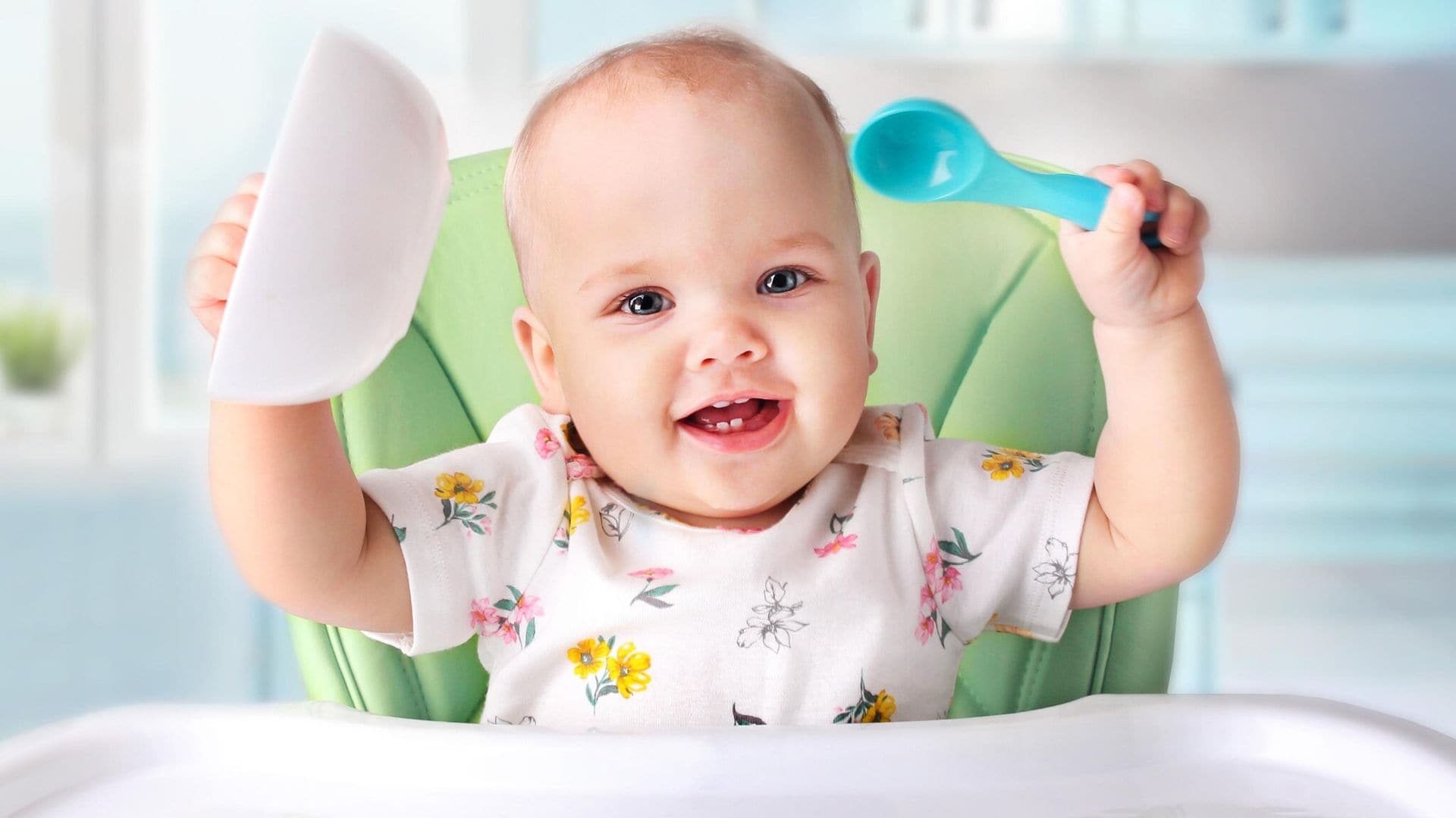 4 señales que indican que tu bebé está preparado para empezar a comer sólidos