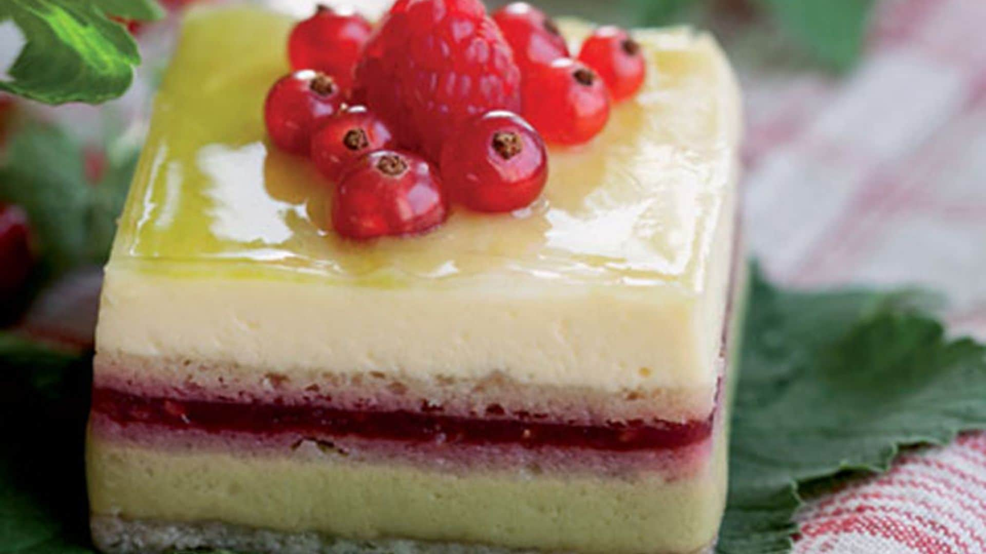 Pastel de arándanos rojos y lima