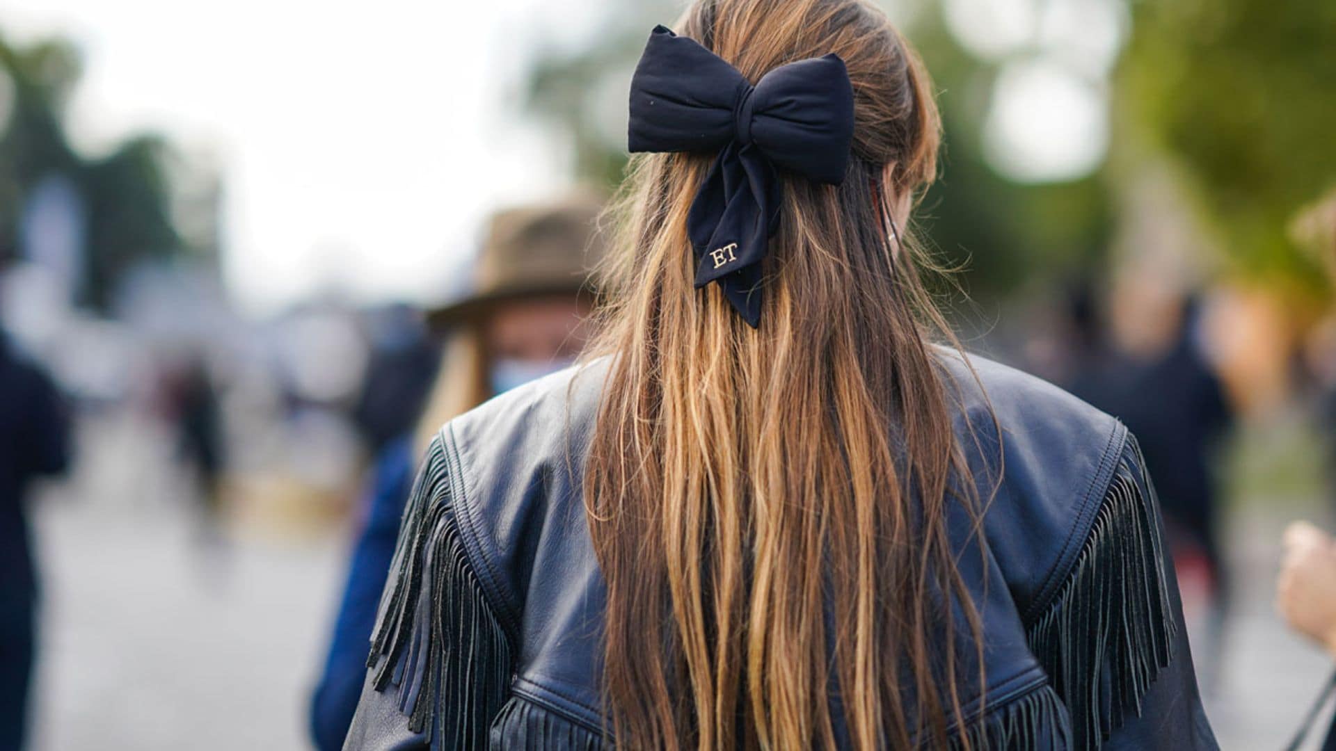 El lazo para el pelo es el complemento ideal para chicas con mucha ropa que sienten que visten siempre igual