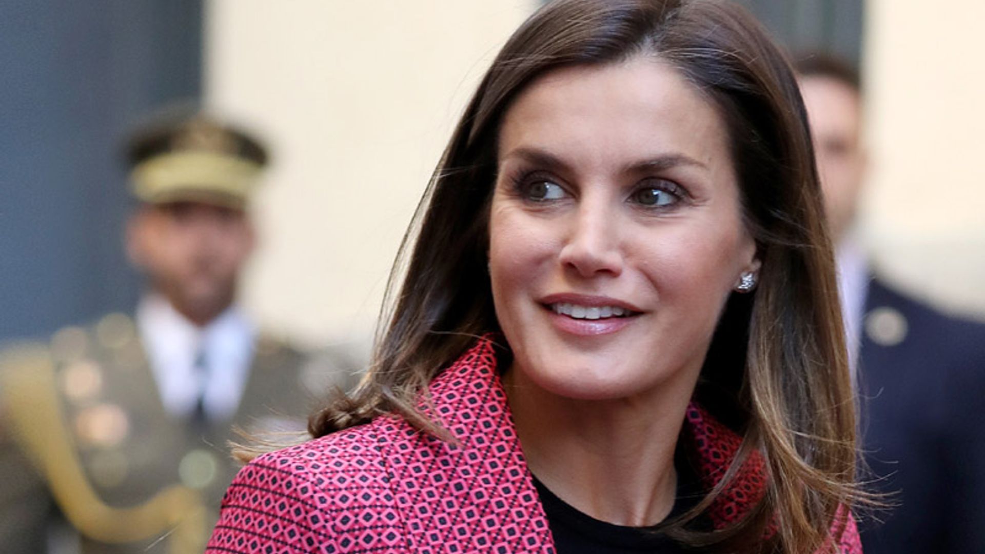 Doña Letizia o el arte de convertir el 'legging' en el básico de la realeza