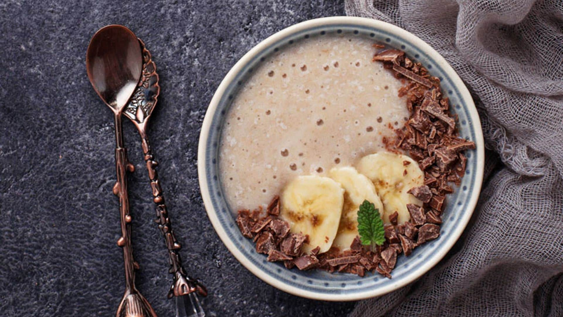 'Smoothie bowl' de plátano, chocolate y algarroba