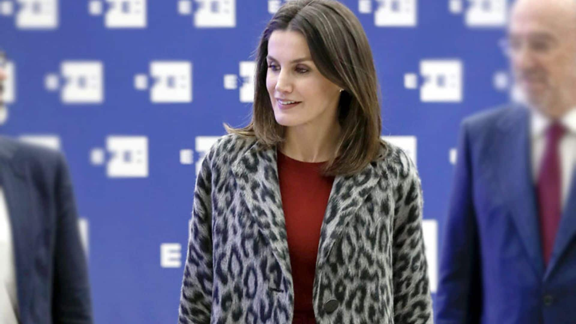 Doña Letizia encuentra su nuevo pantalón con efecto 'fit' en las rebajas