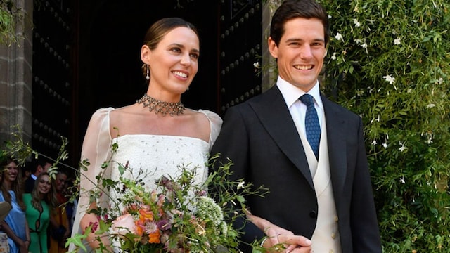 claudia osborne y jos entrecanales a la salida de su boda